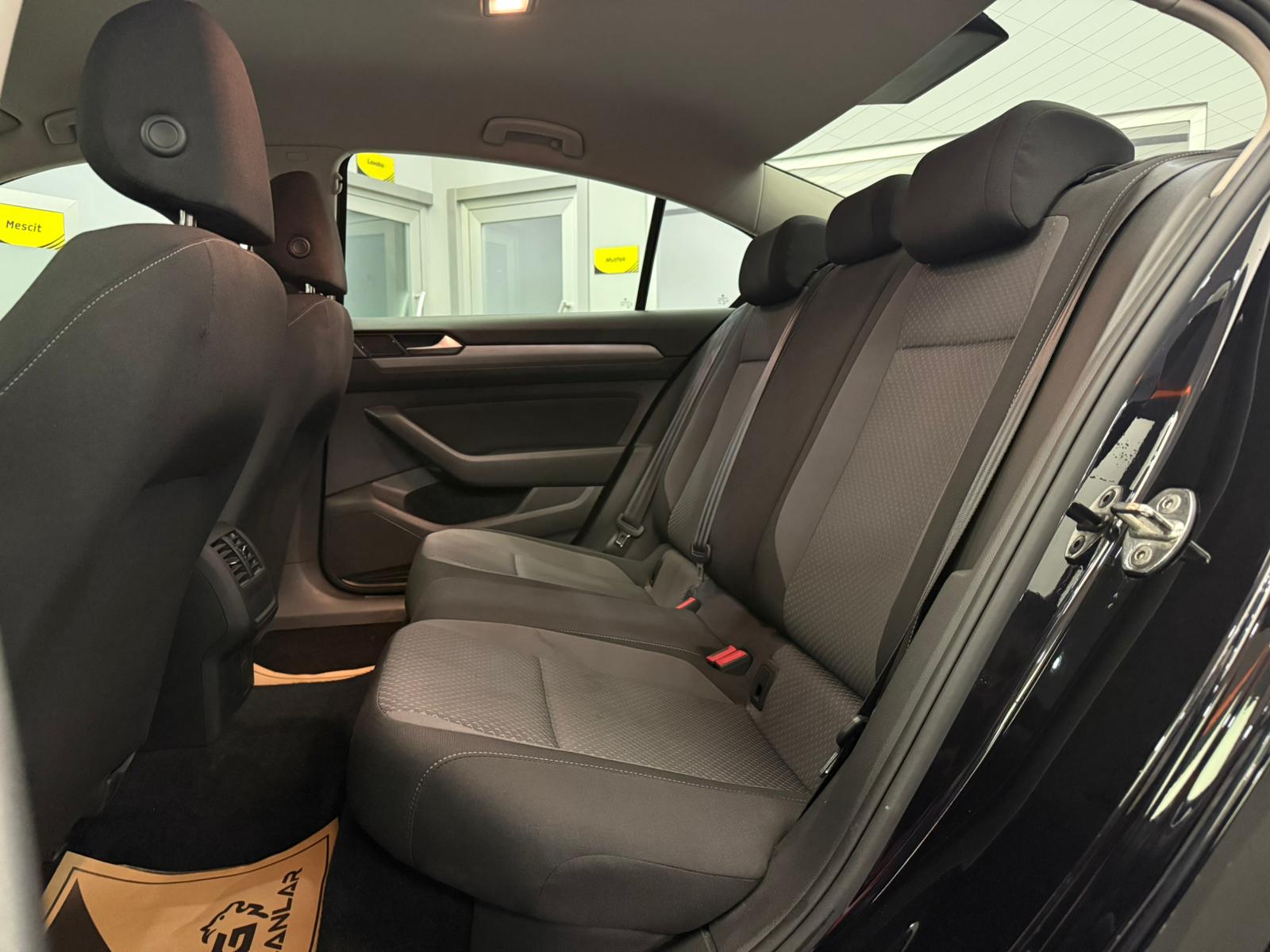 VOLKSWAGEN PASSAT 21