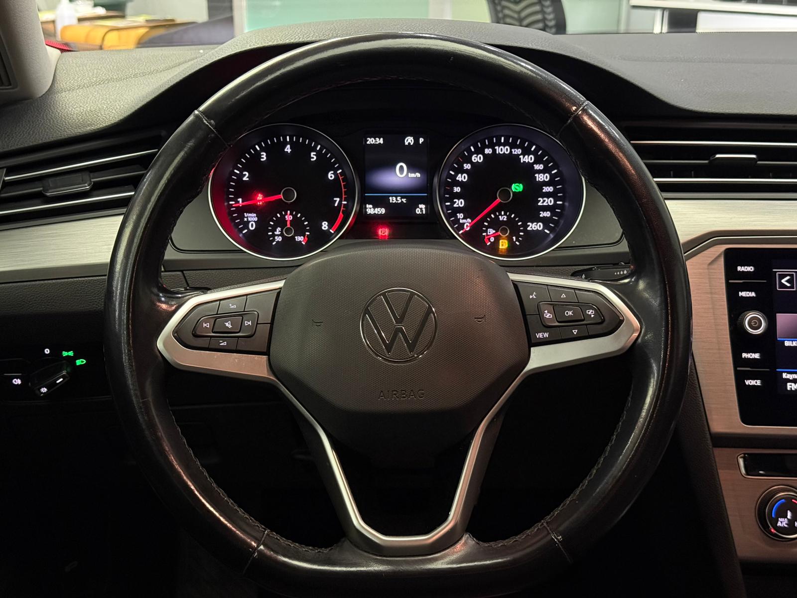 VOLKSWAGEN PASSAT 26