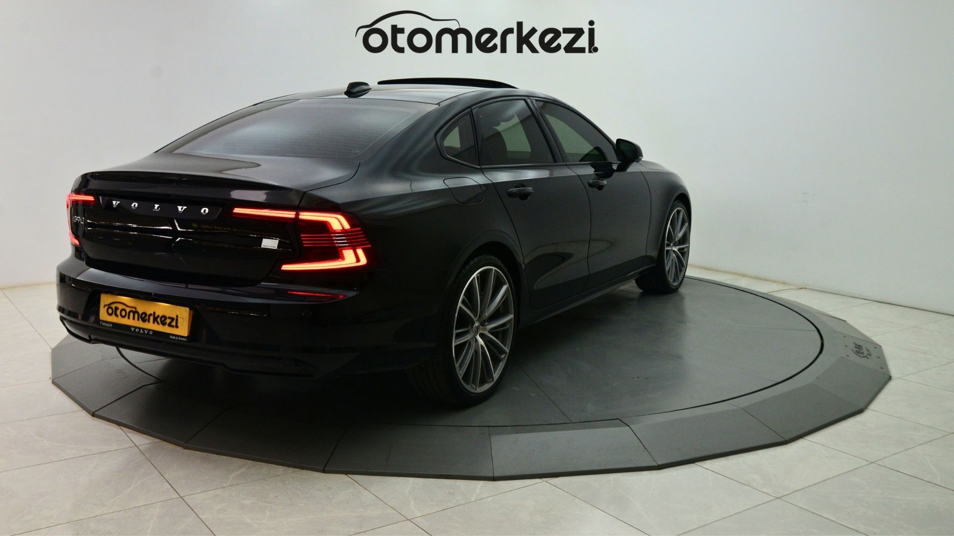 VOLVO S90 10
