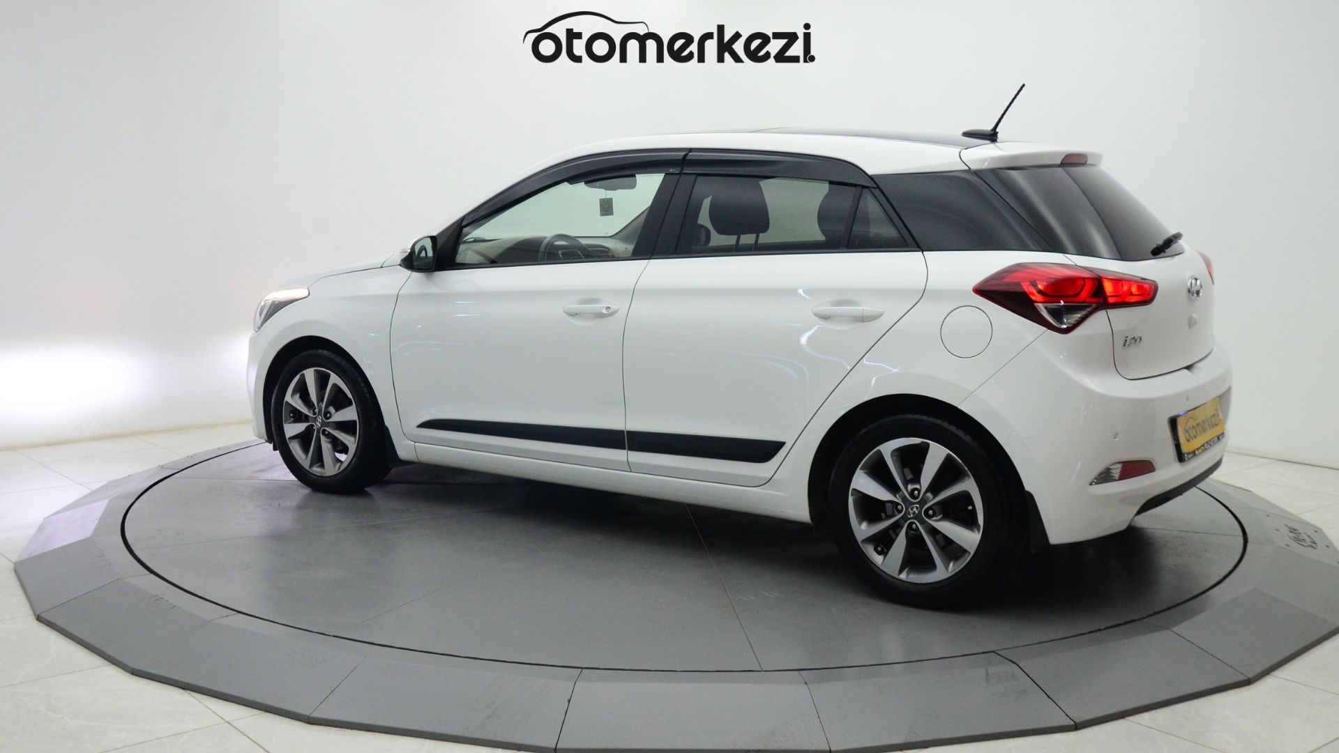 HYUNDAI i20 8