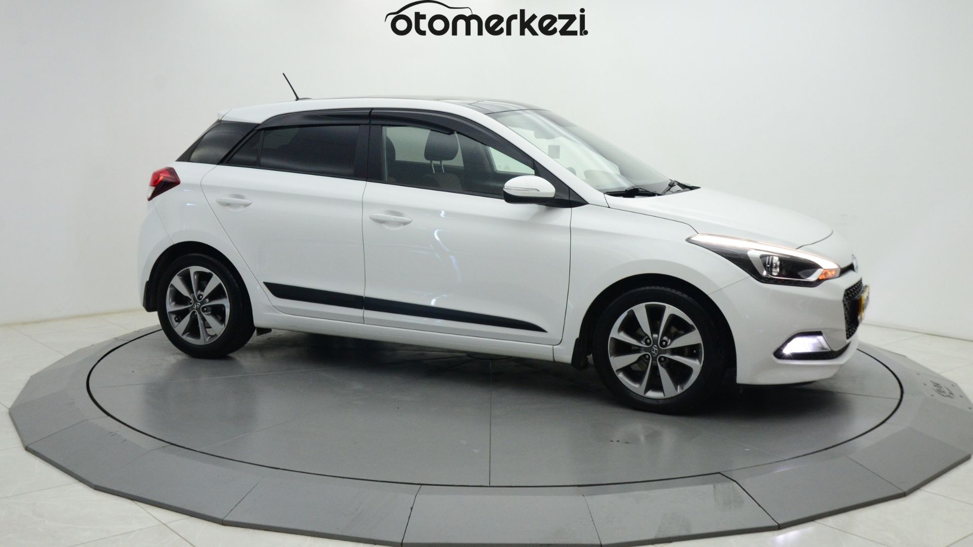 HYUNDAI i20 13