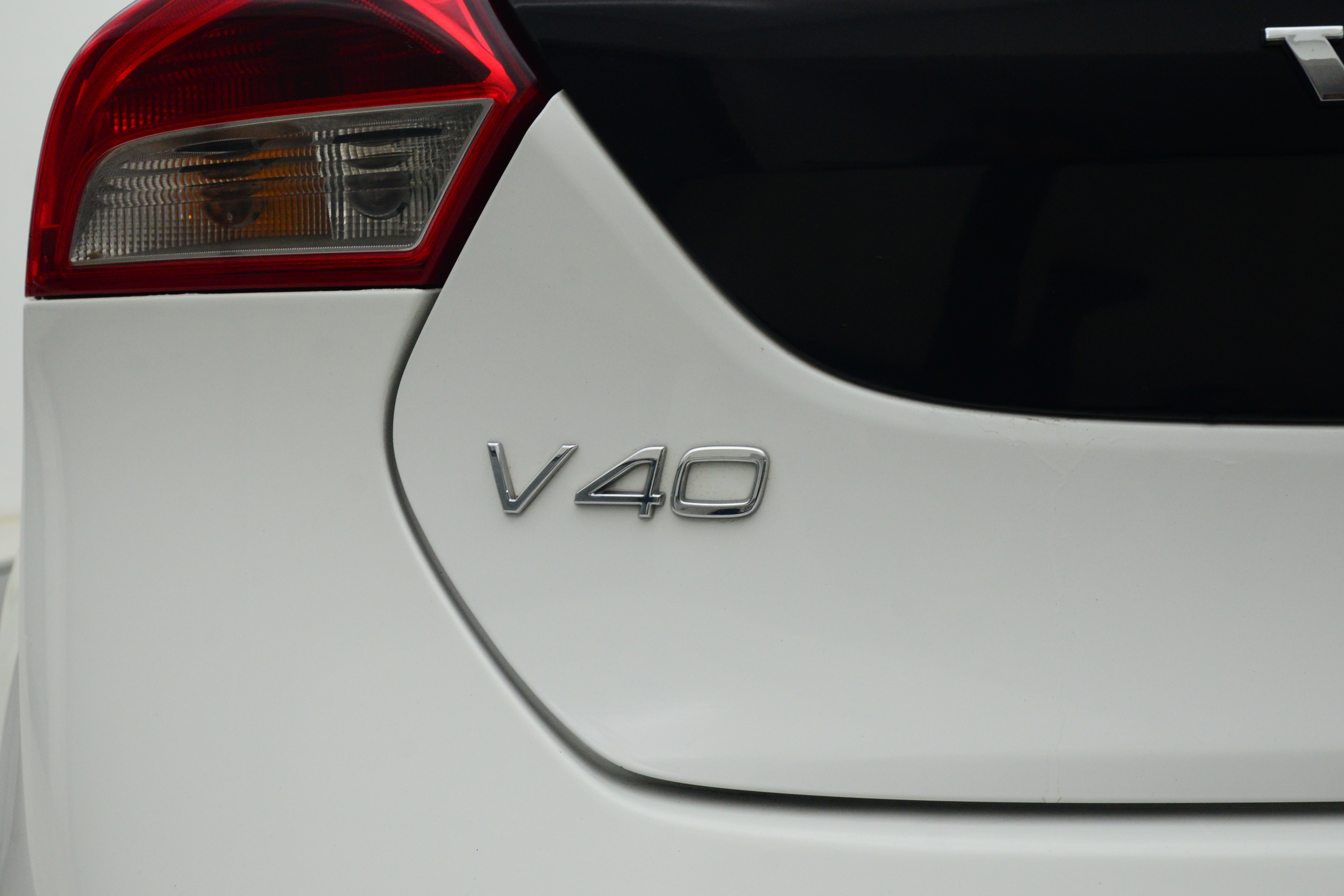 VOLVO V40 32