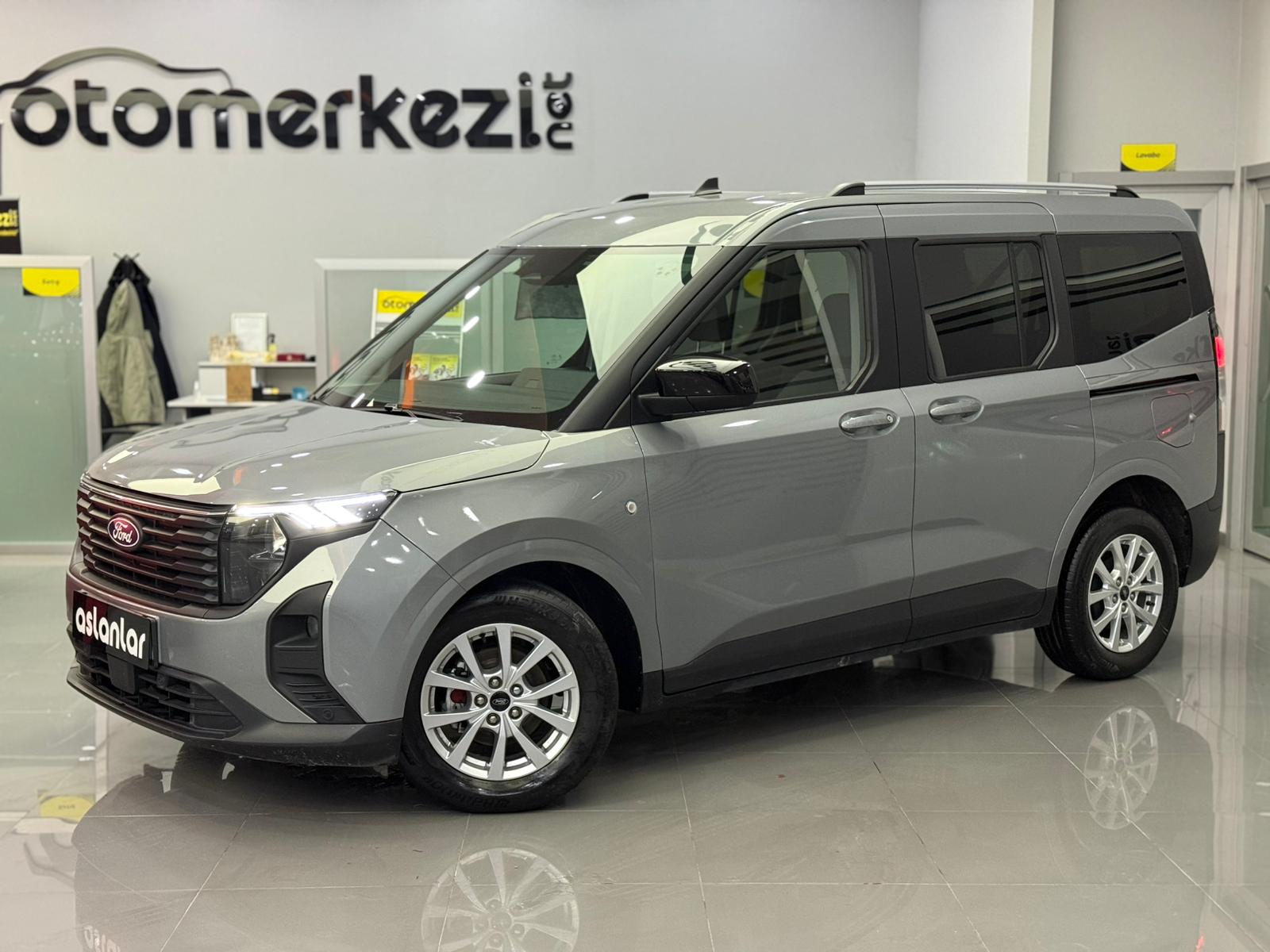 FORD TOURNEOCOURIER 2