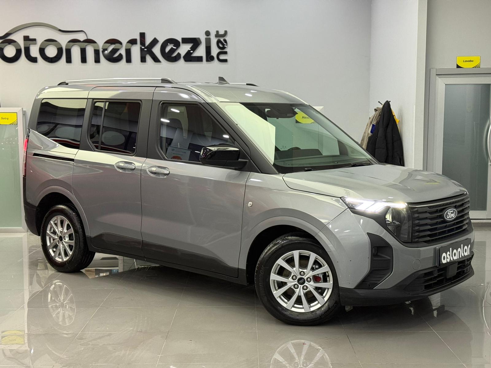 FORD TOURNEOCOURIER 6