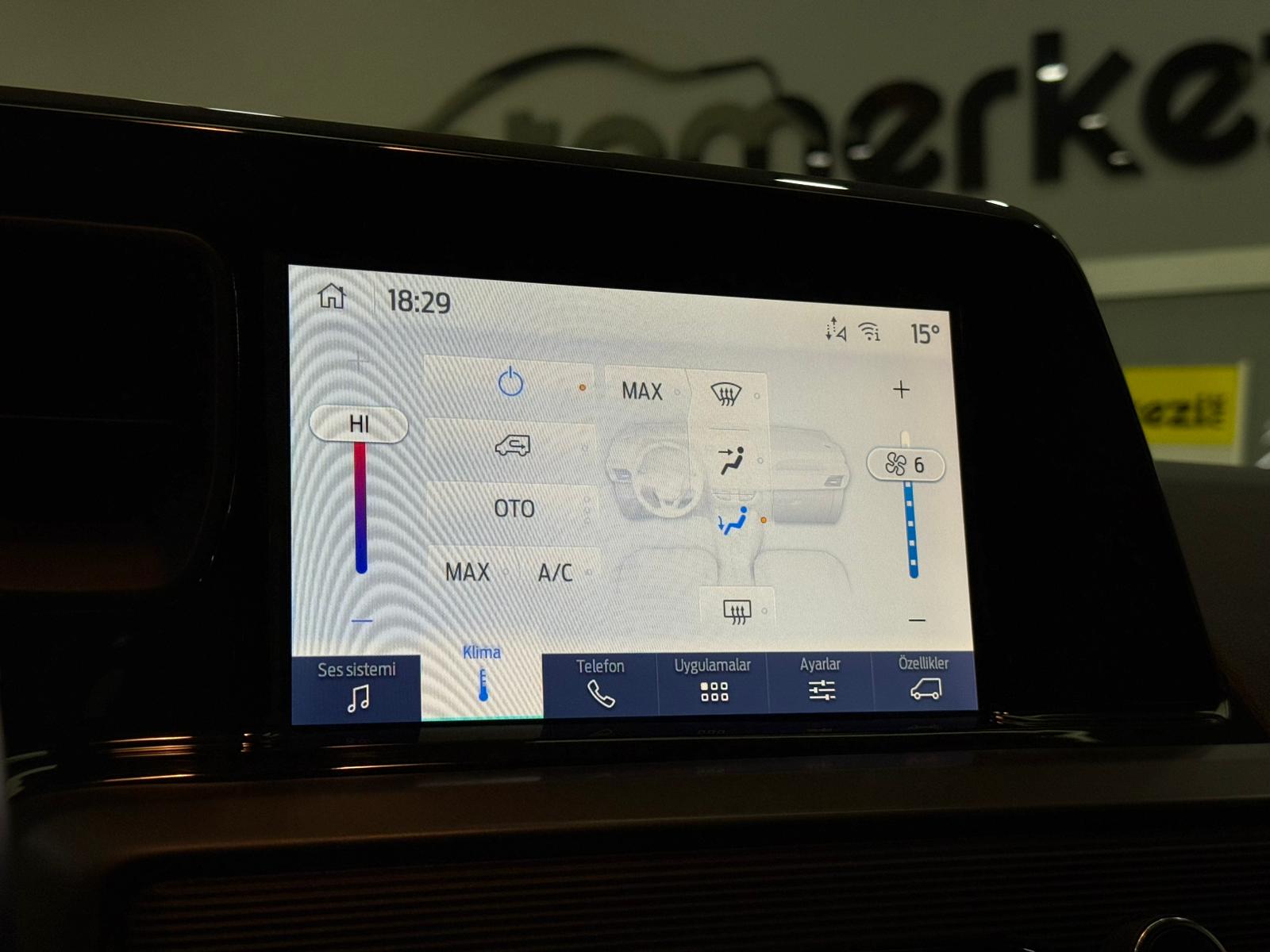 FORD TOURNEOCOURIER 8