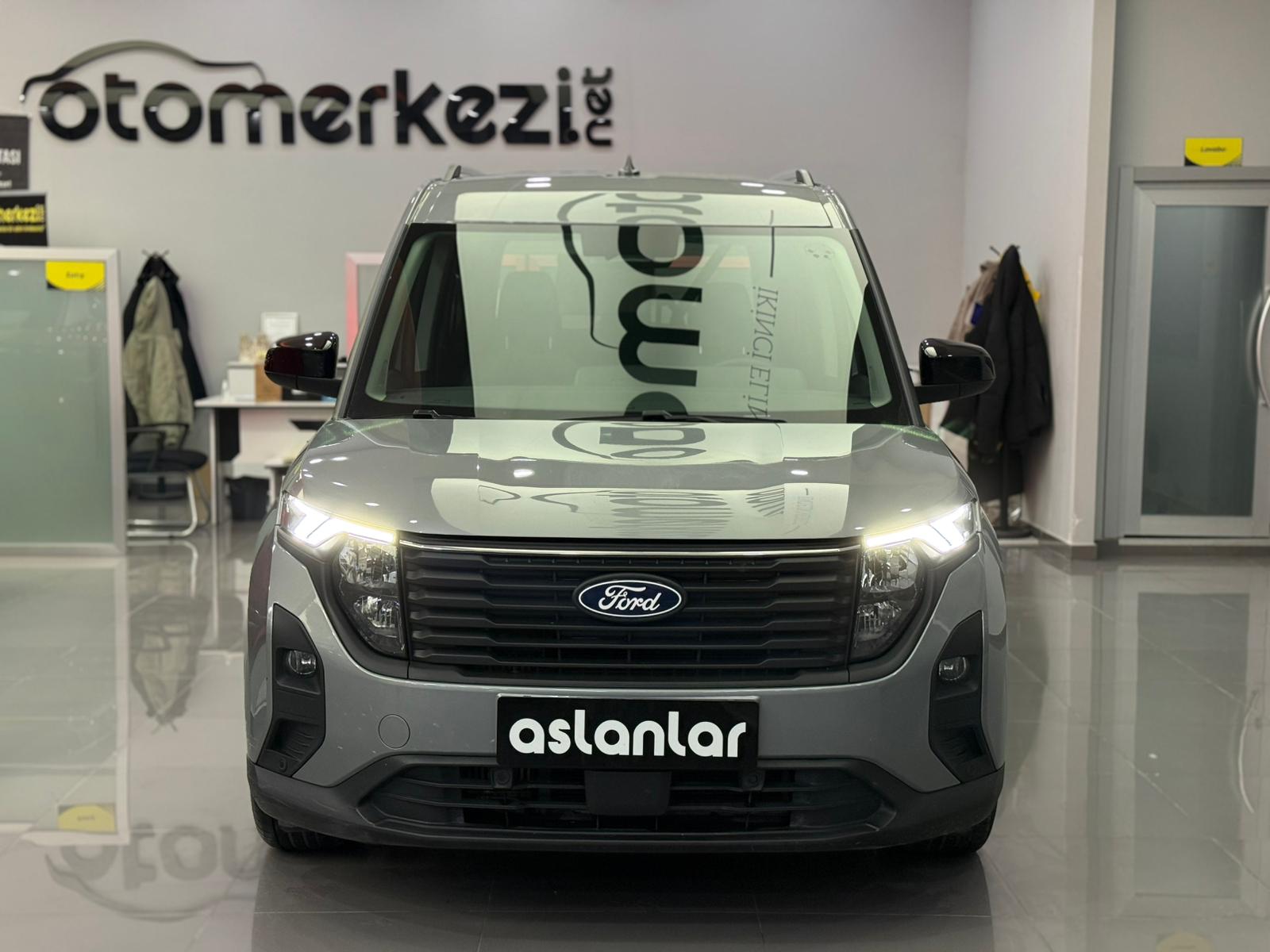 FORD TOURNEOCOURIER 9