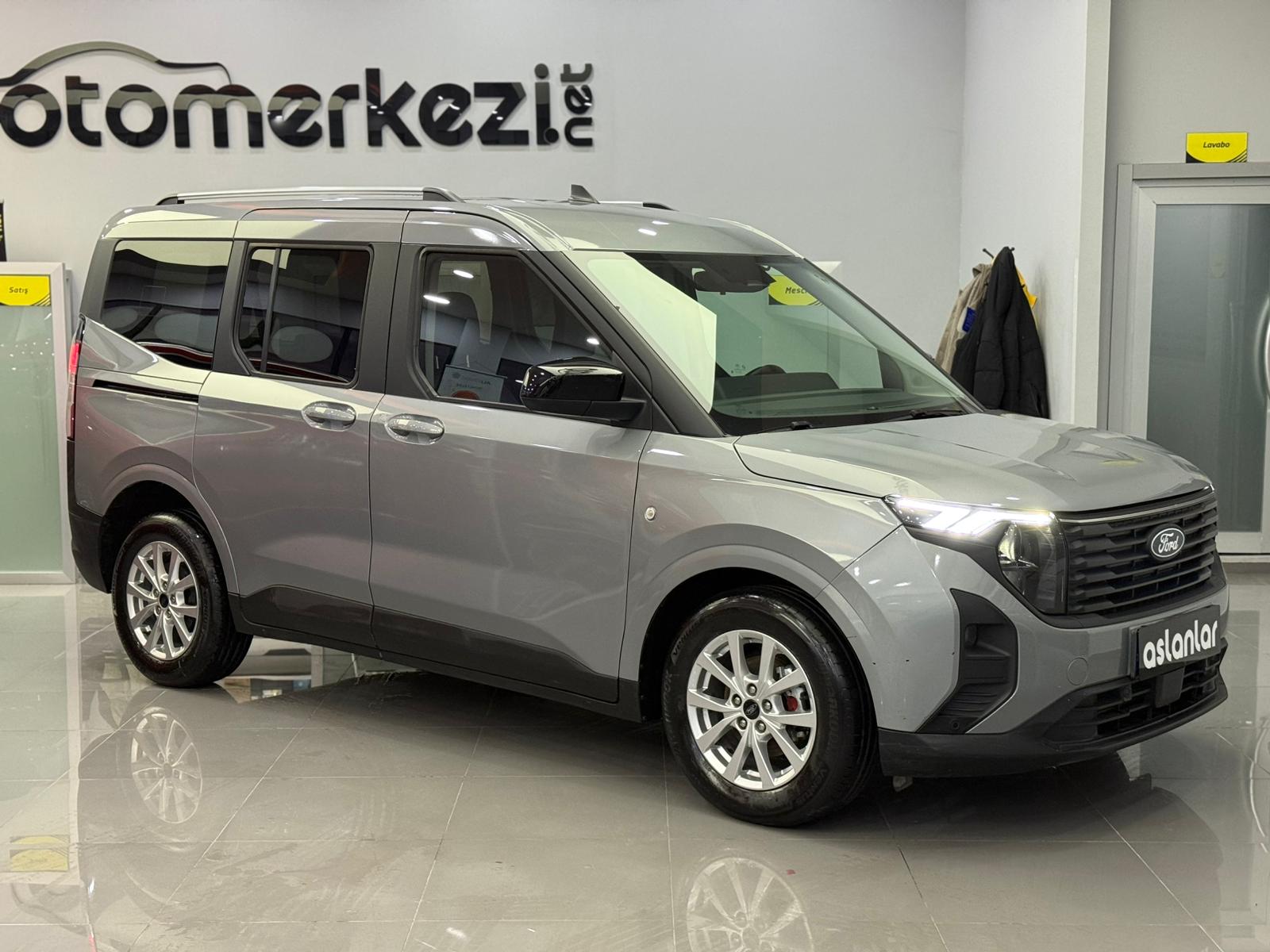 FORD TOURNEOCOURIER 16