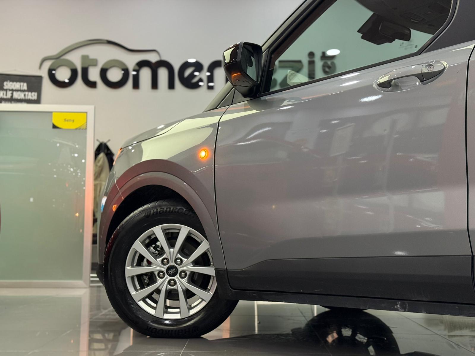 FORD TOURNEOCOURIER 19