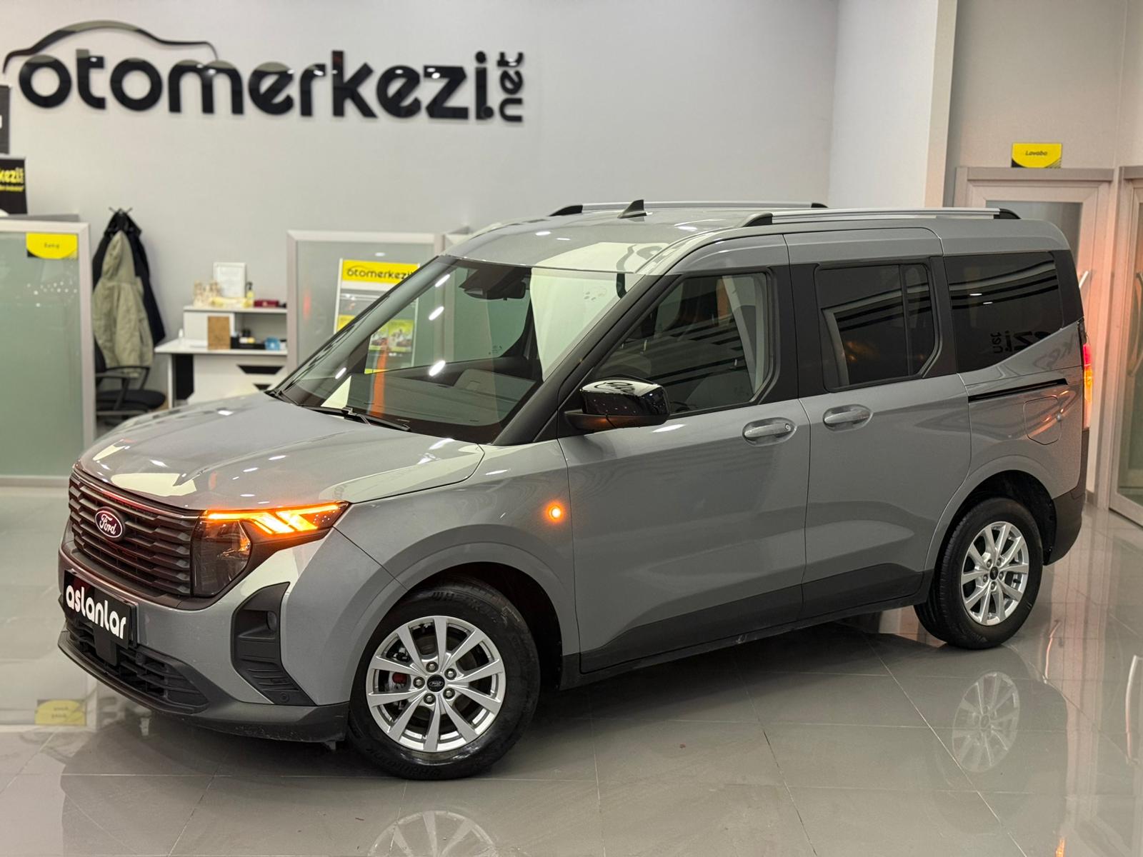 FORD TOURNEOCOURIER 21