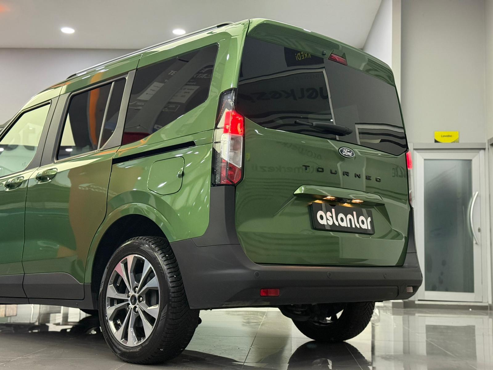 FORD TOURNEOCOURIER 3