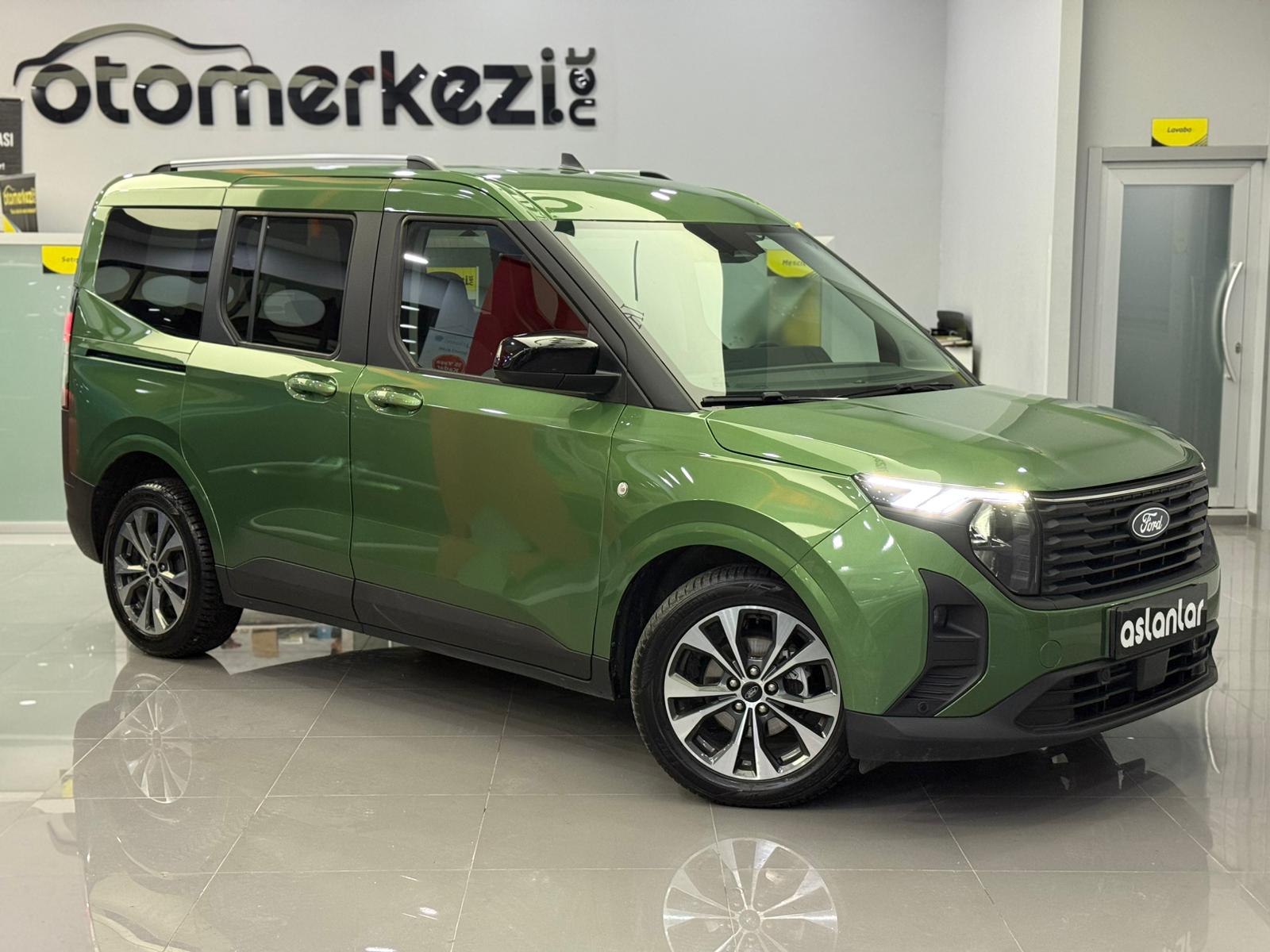 FORD TOURNEOCOURIER 6