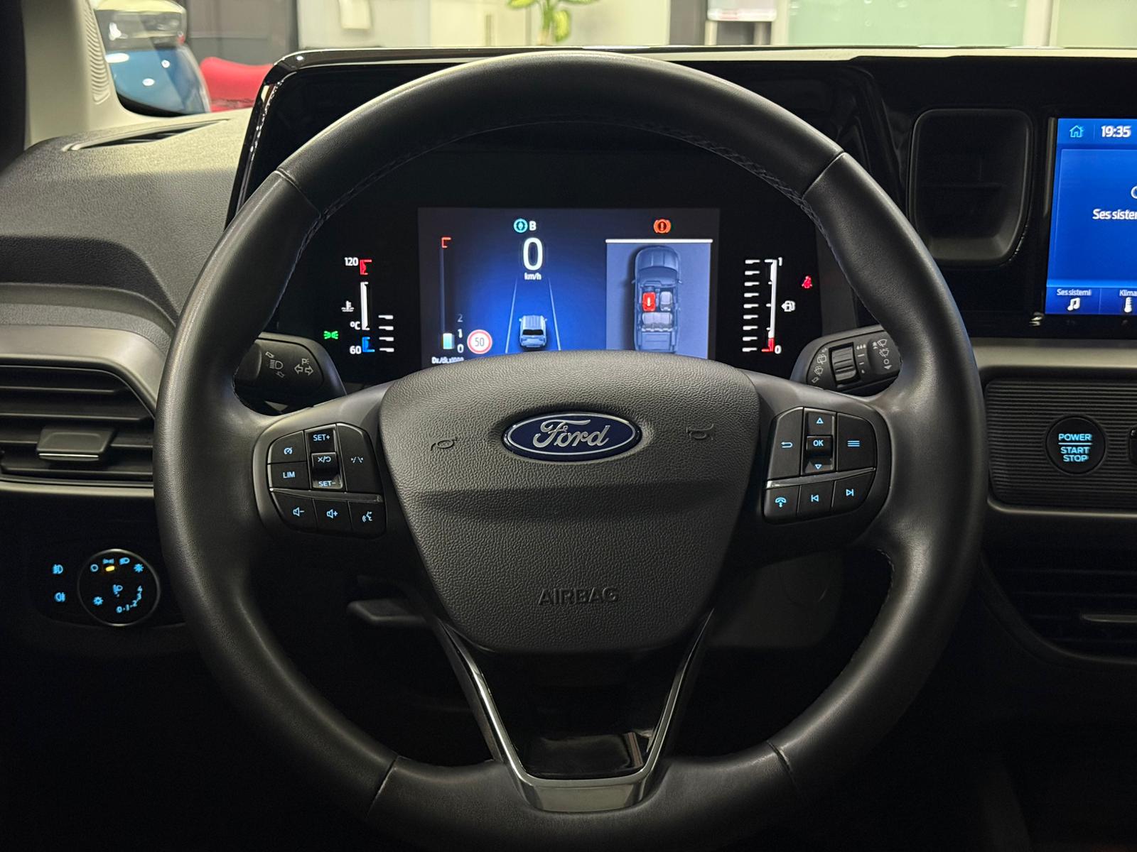 FORD TOURNEOCOURIER 8