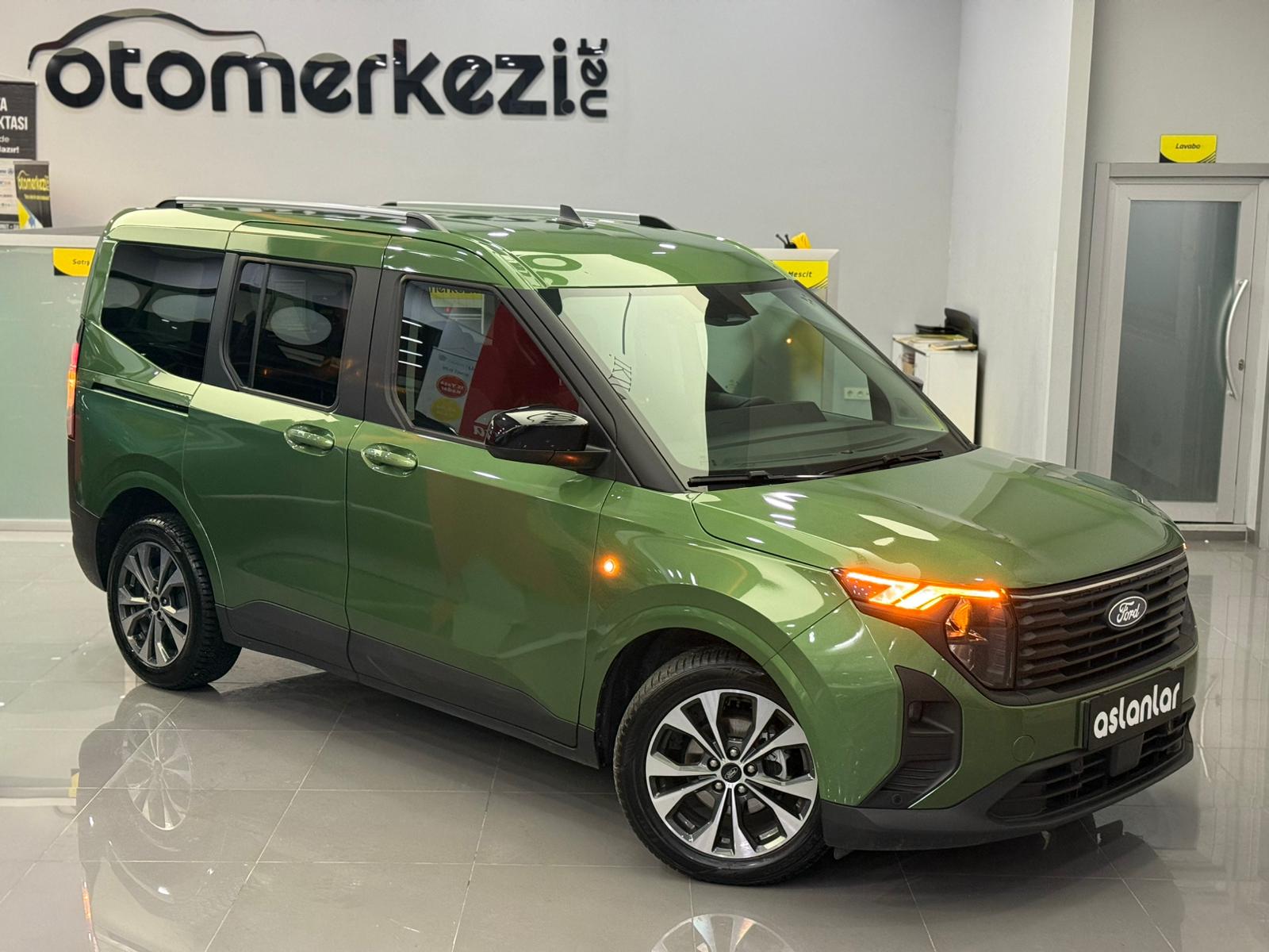 FORD TOURNEOCOURIER 9