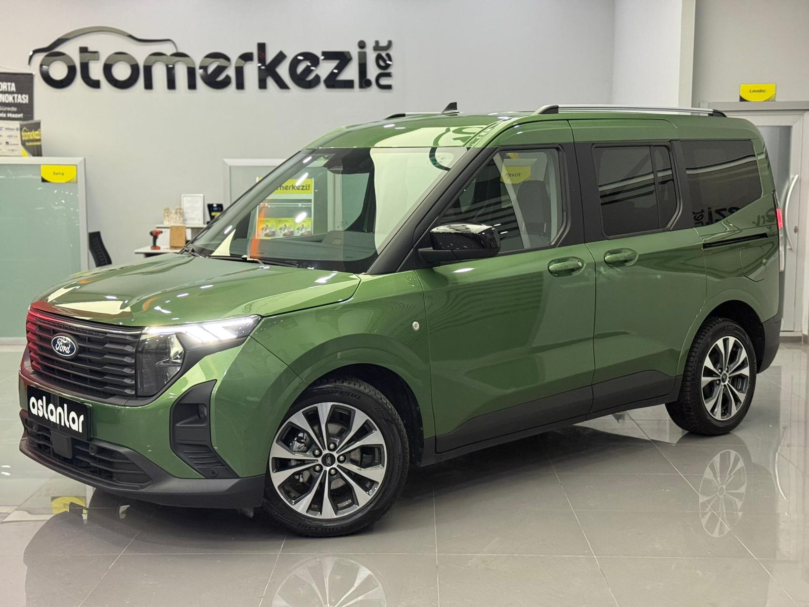 FORD TOURNEOCOURIER 10