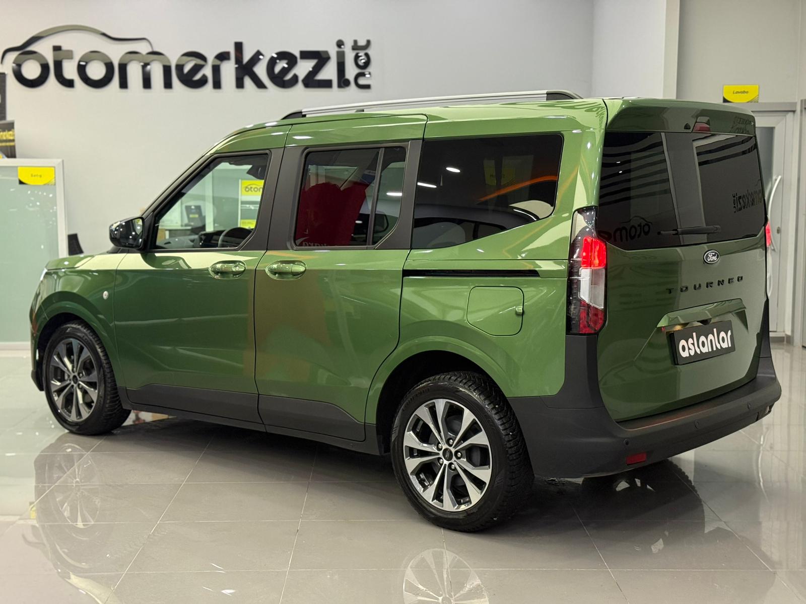 FORD TOURNEOCOURIER 23