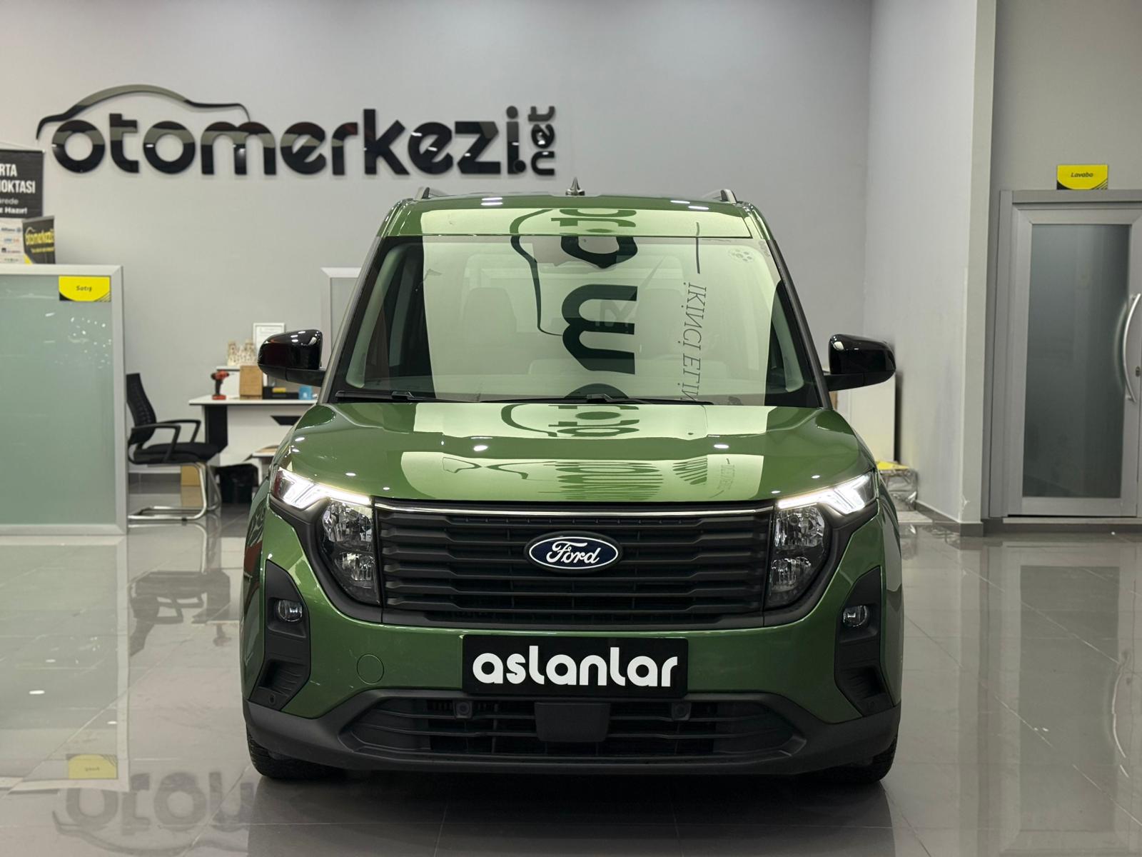 FORD TOURNEOCOURIER 24