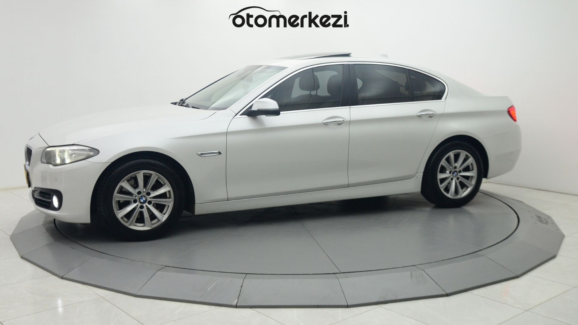 BMW 520i 13