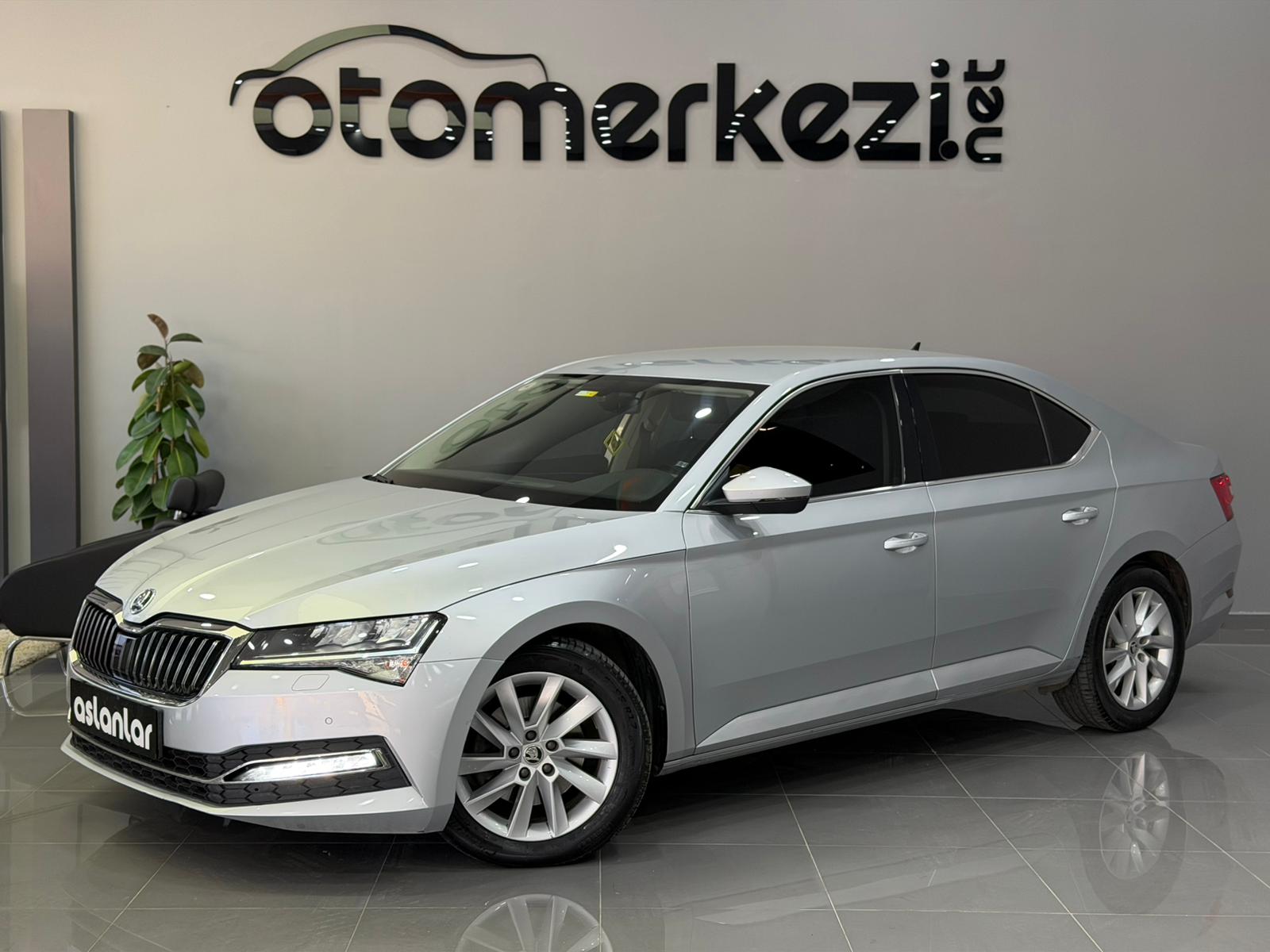 SKODA SUPERB 1