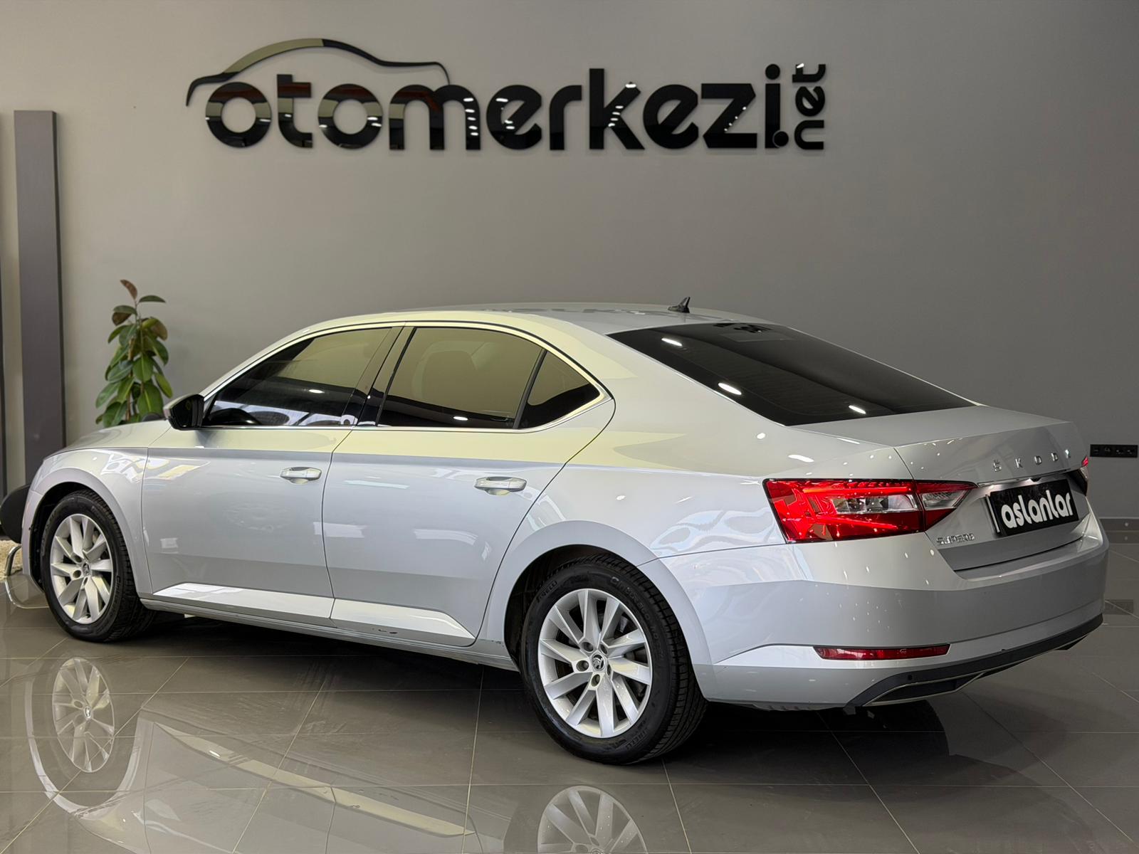 SKODA SUPERB 5