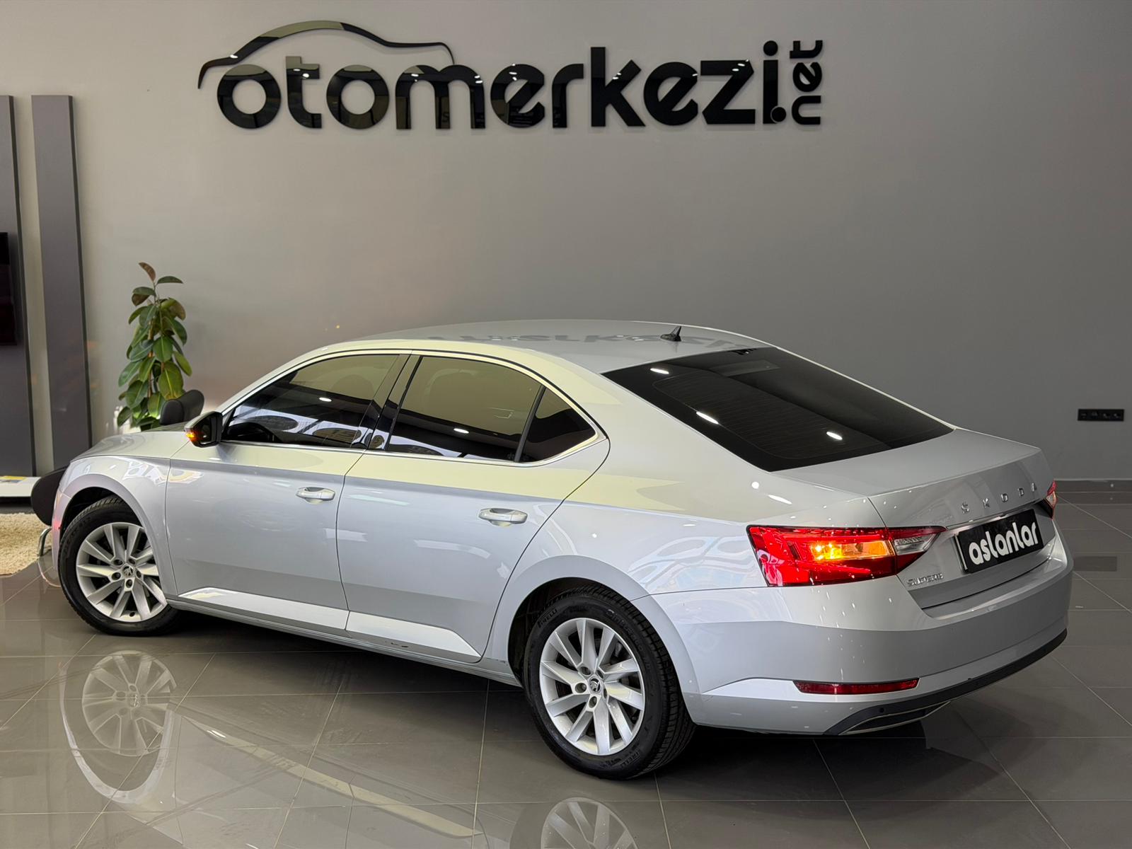 SKODA SUPERB 21