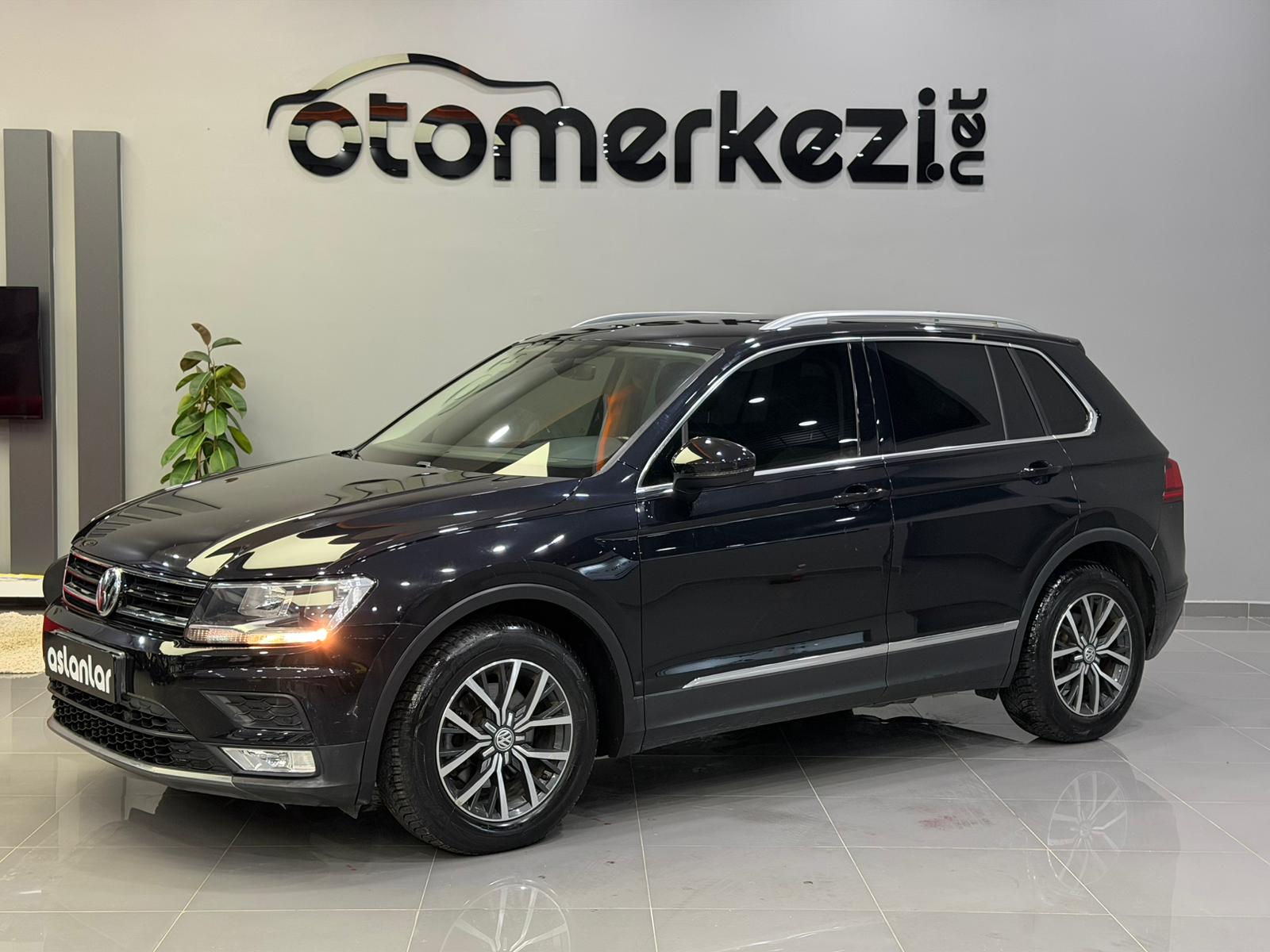 VOLKSWAGEN TIGUAN 10