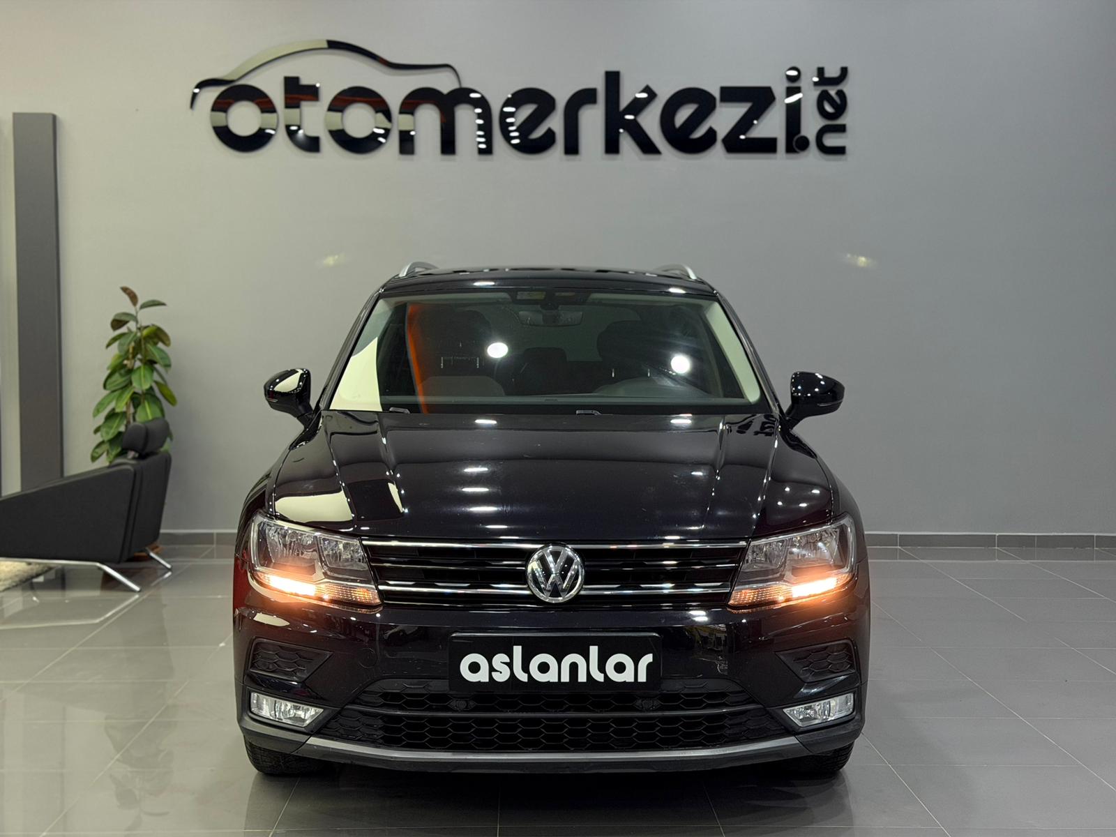 VOLKSWAGEN TIGUAN 12