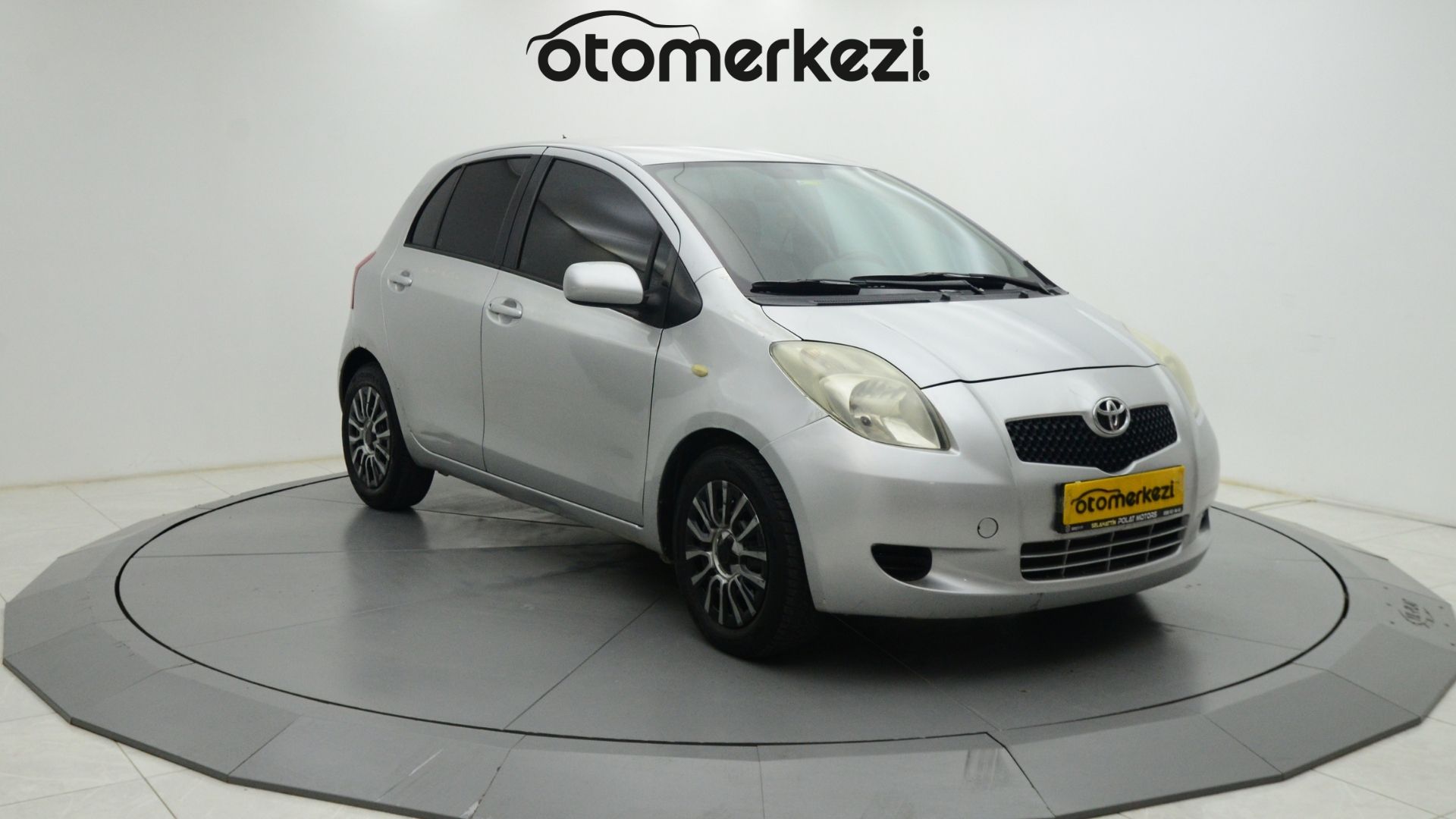 TOYOTA YARIS 8