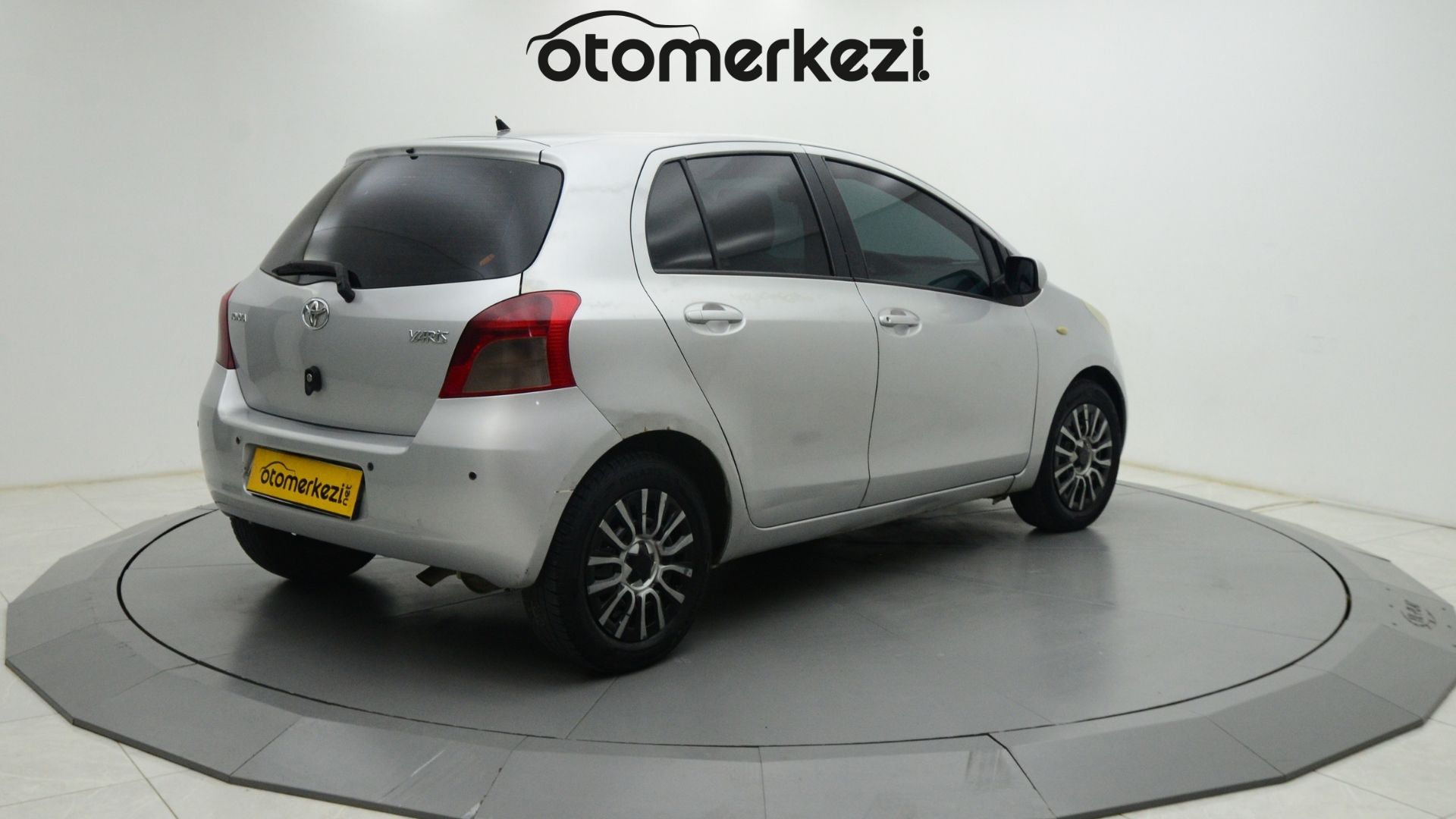 TOYOTA YARIS 12