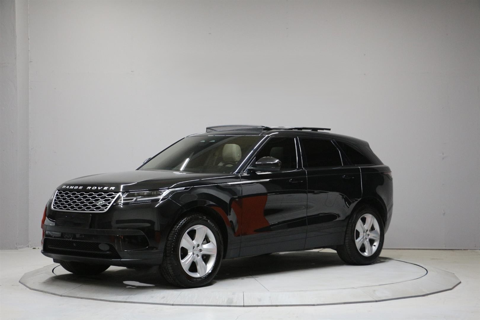 RANGE ROVER VELAR 1