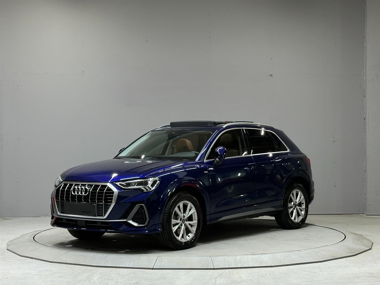 AUDI Q3 1