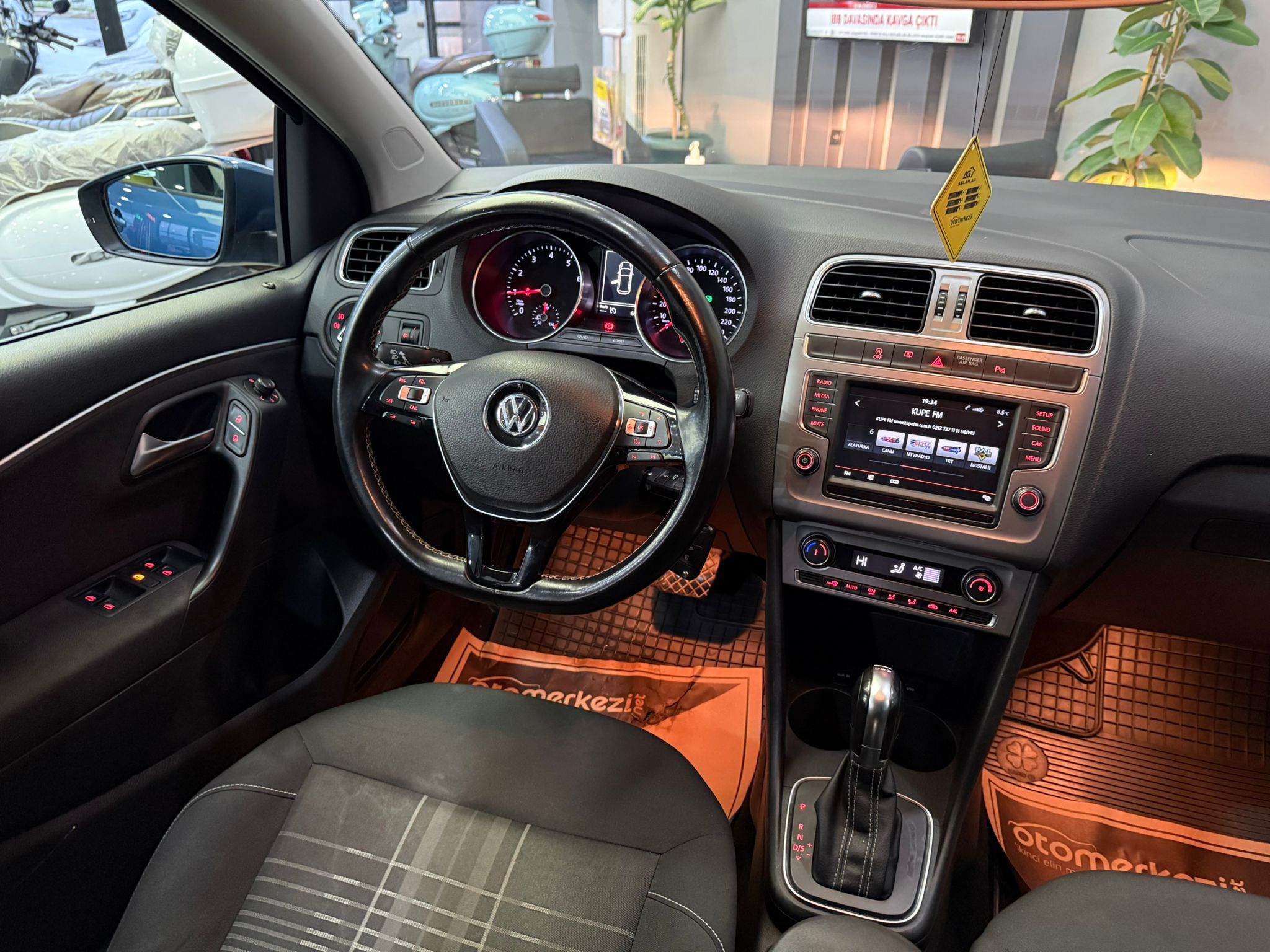 VOLKSWAGEN POLO 5