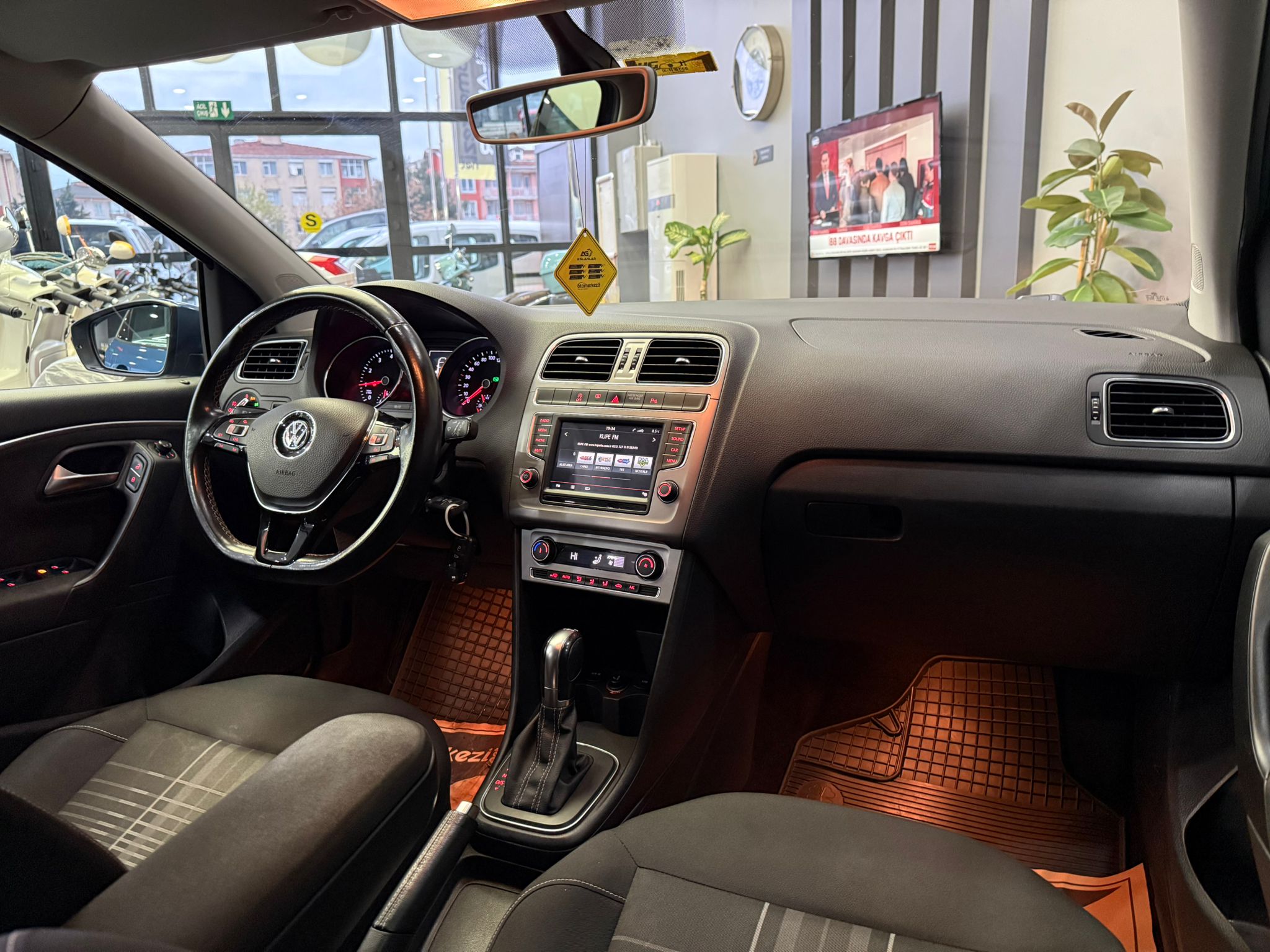 VOLKSWAGEN POLO 8