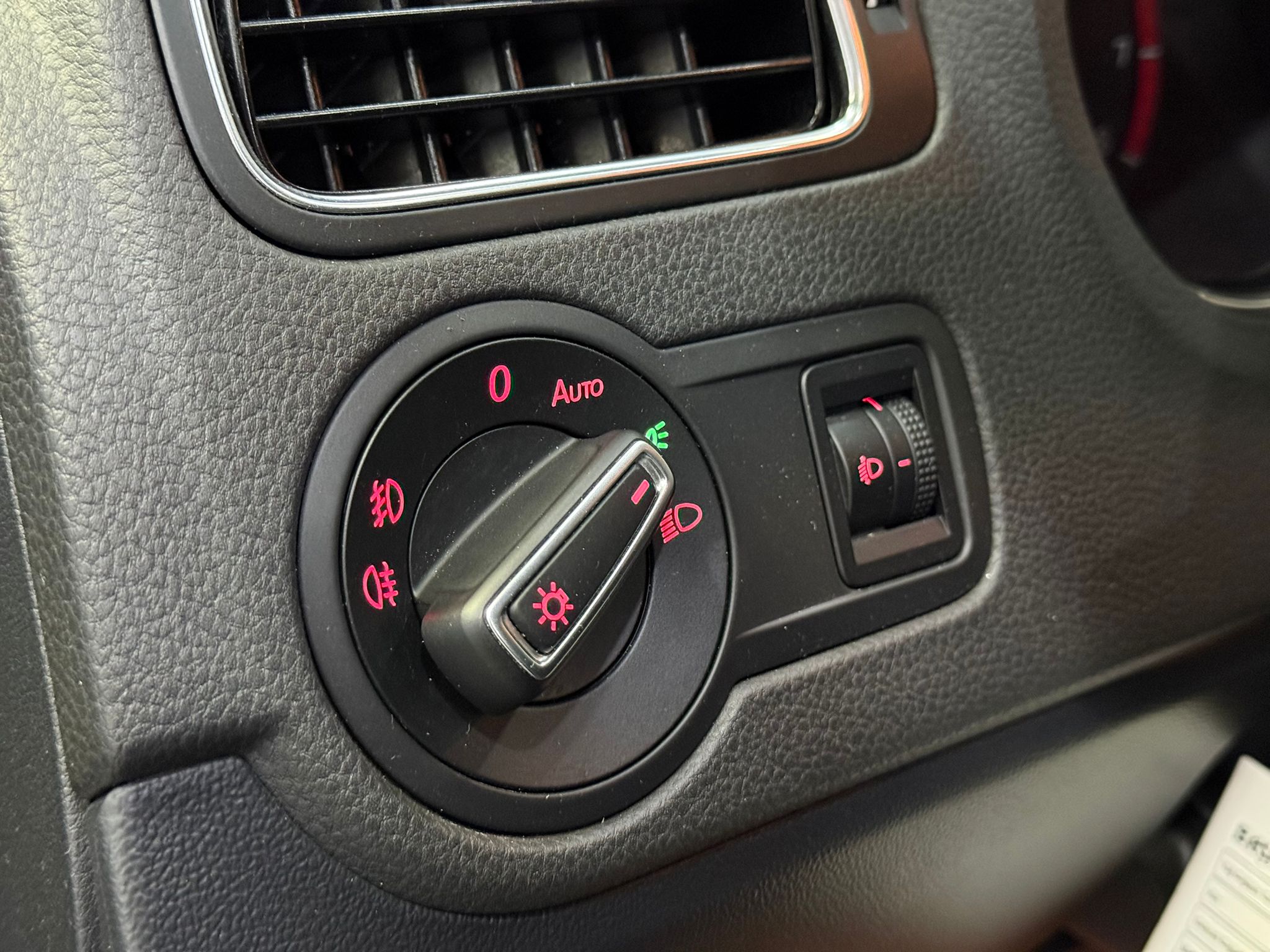 VOLKSWAGEN POLO 12