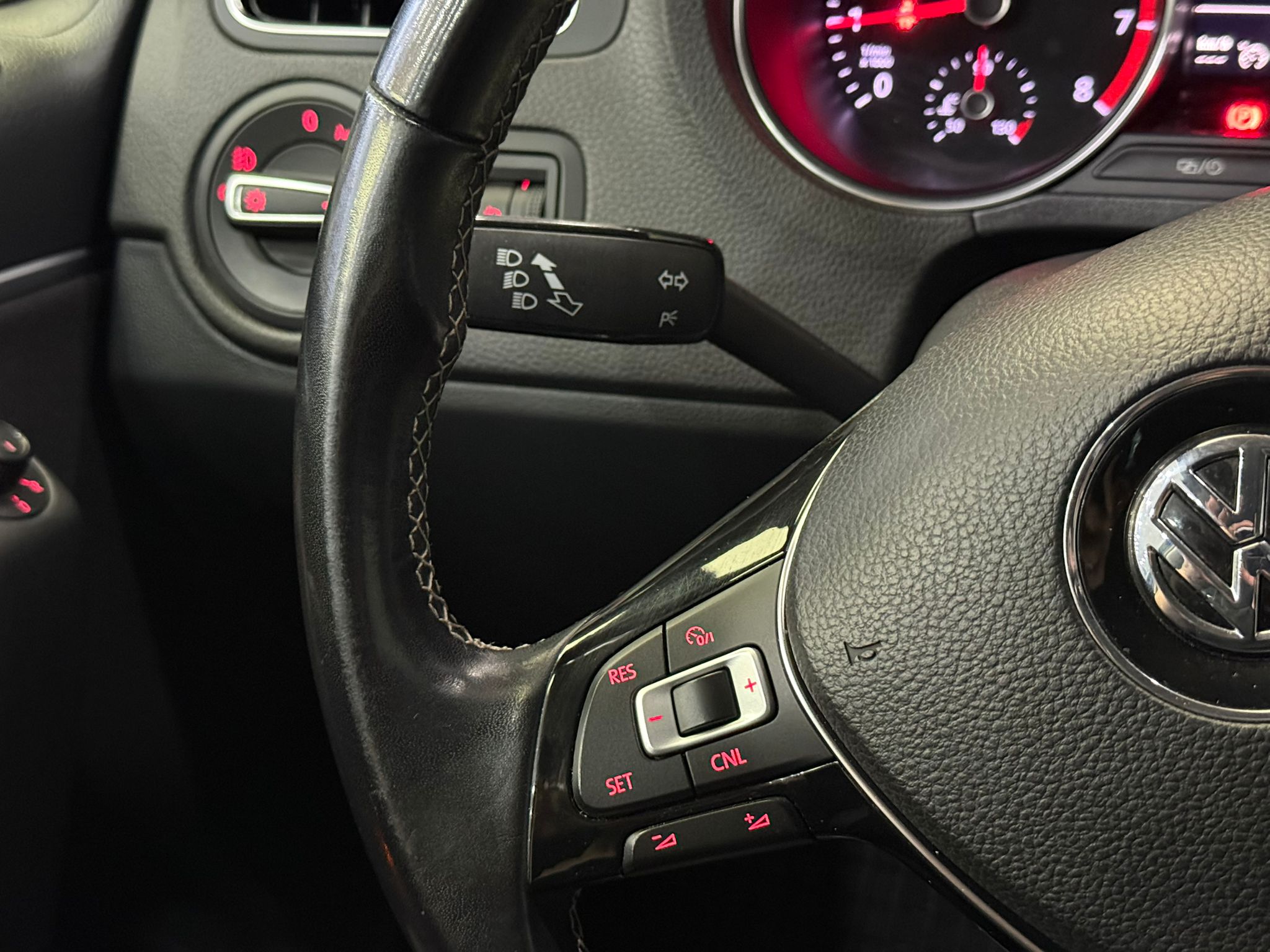 VOLKSWAGEN POLO 17