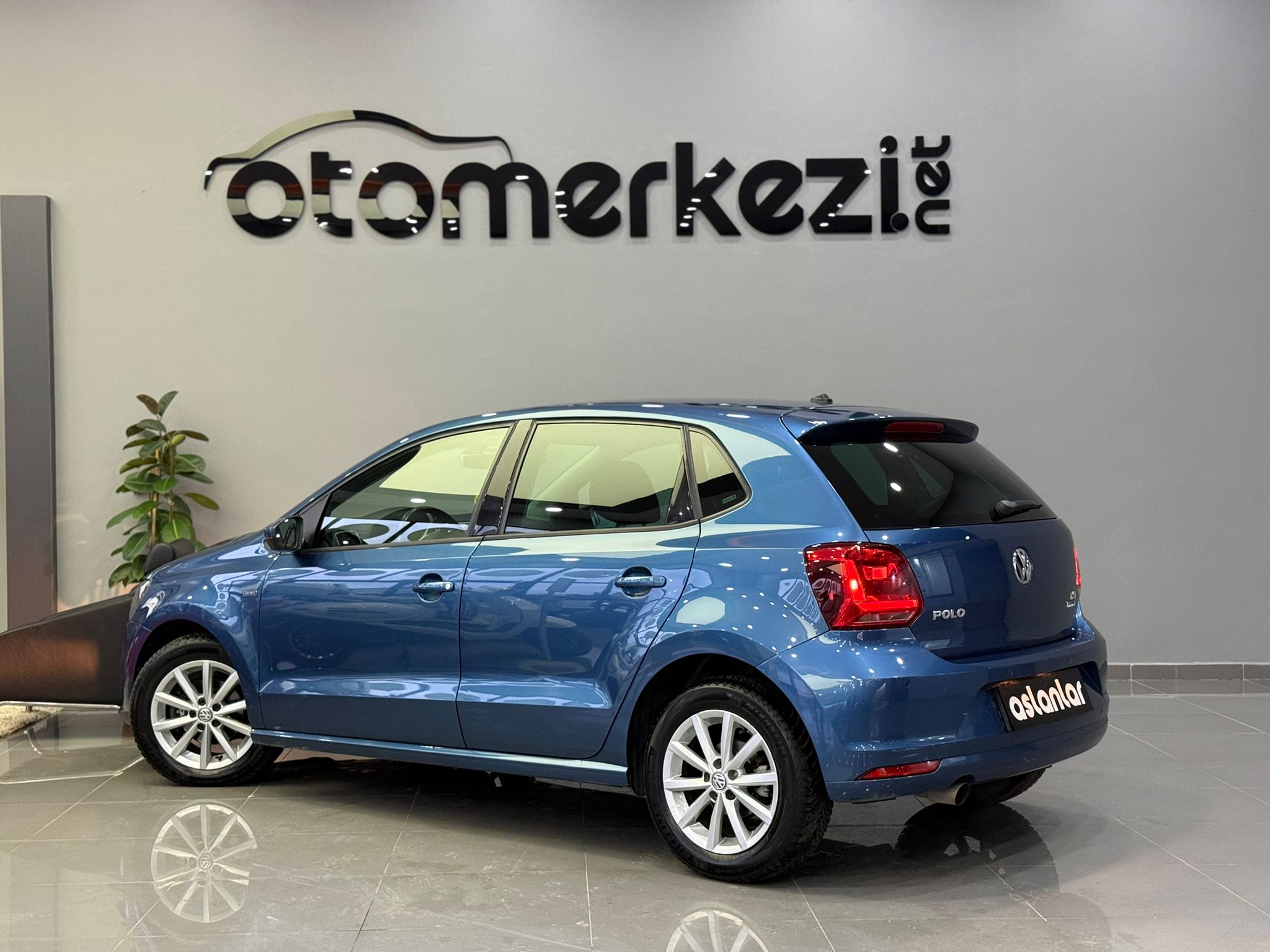 VOLKSWAGEN POLO 19