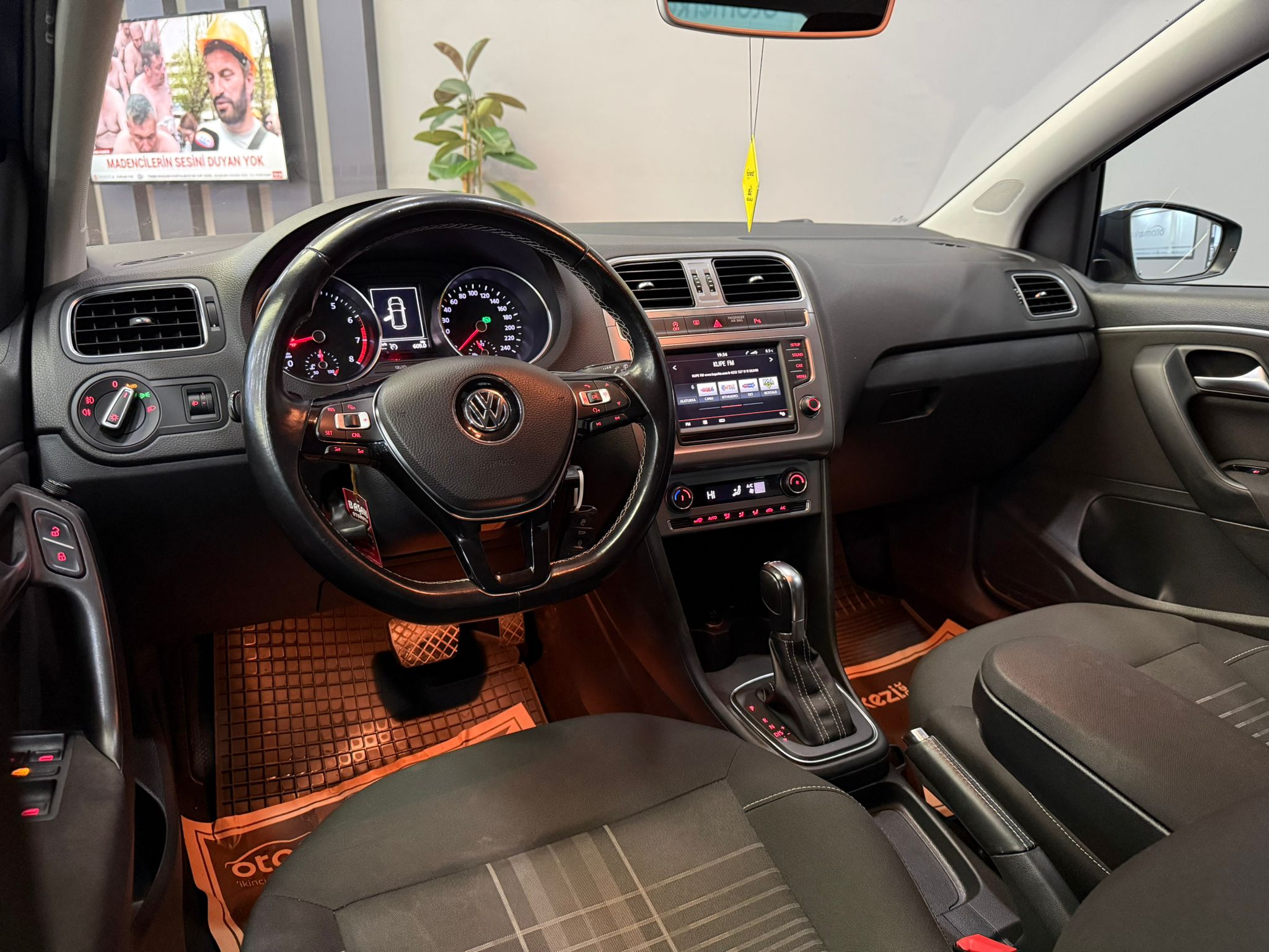 VOLKSWAGEN POLO 20