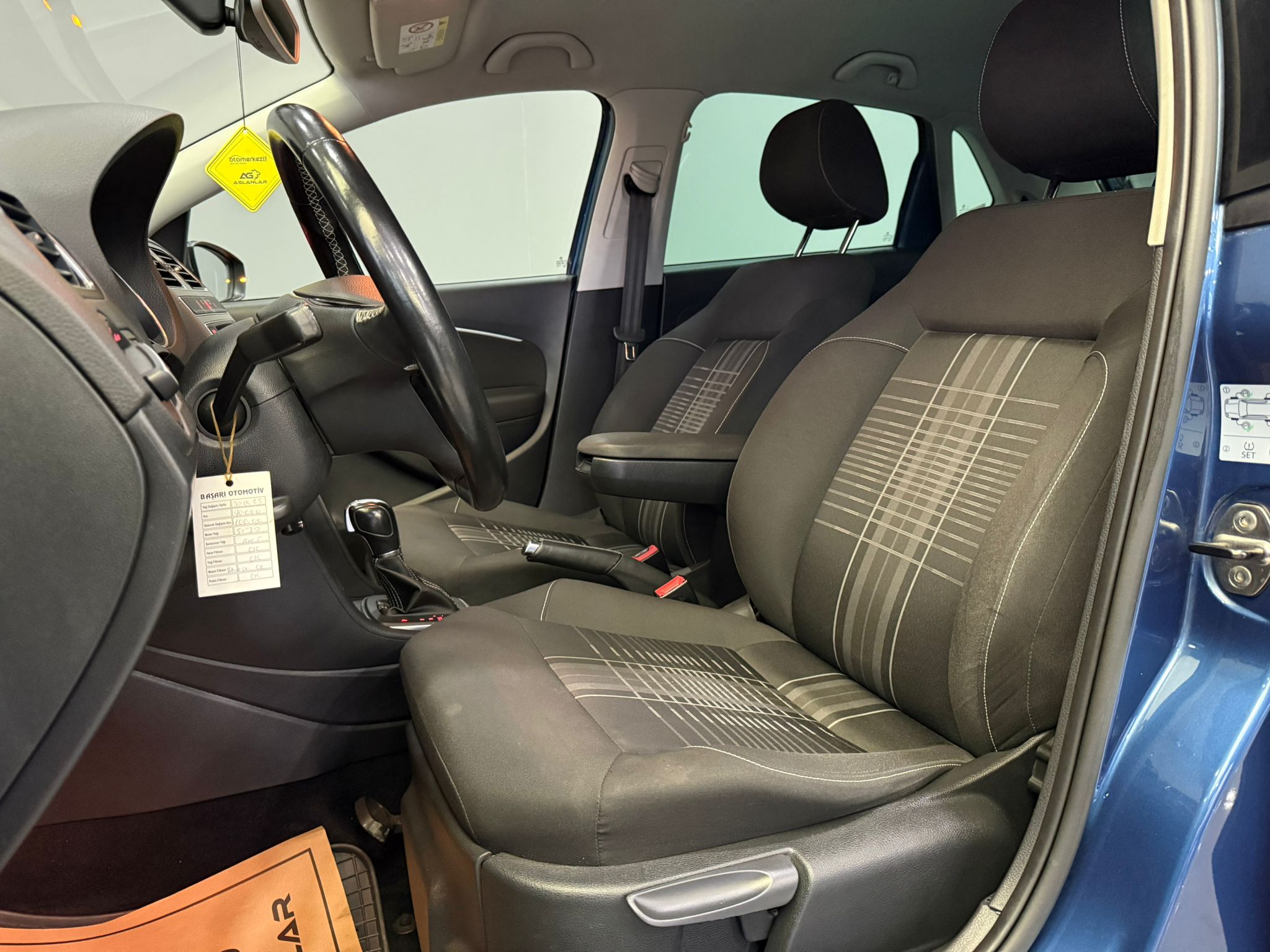 VOLKSWAGEN POLO 22