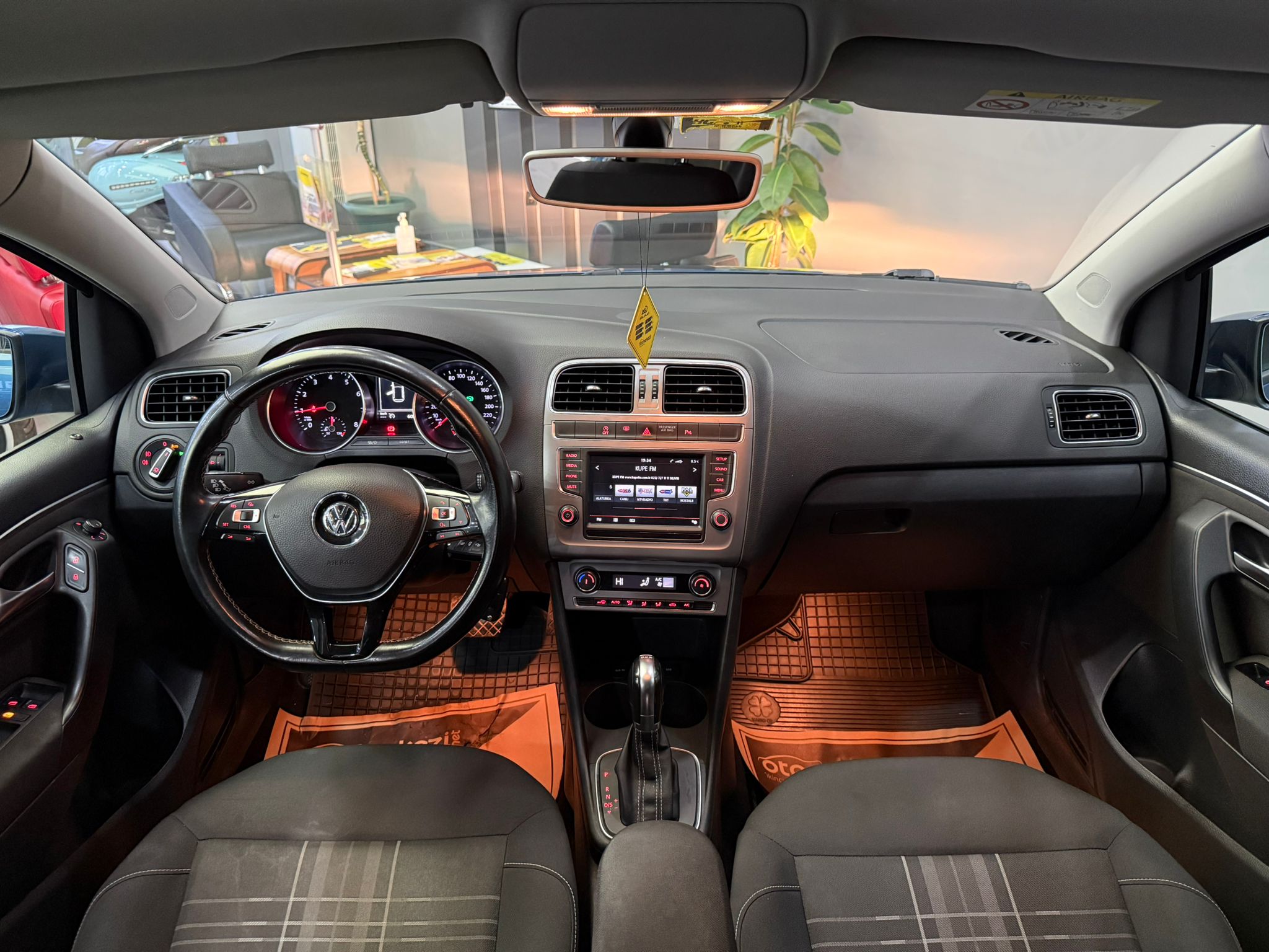 VOLKSWAGEN POLO 26