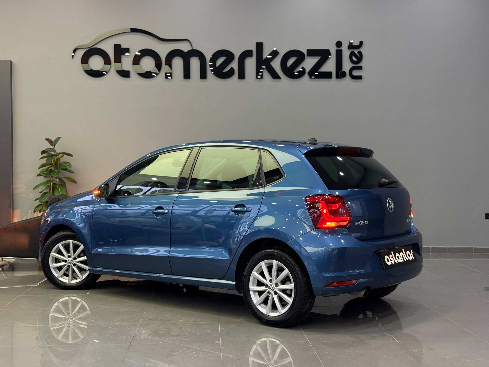 VOLKSWAGEN POLO 27