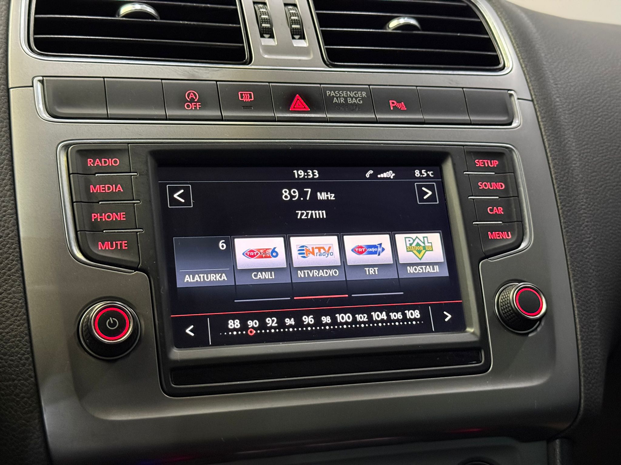 VOLKSWAGEN POLO 31