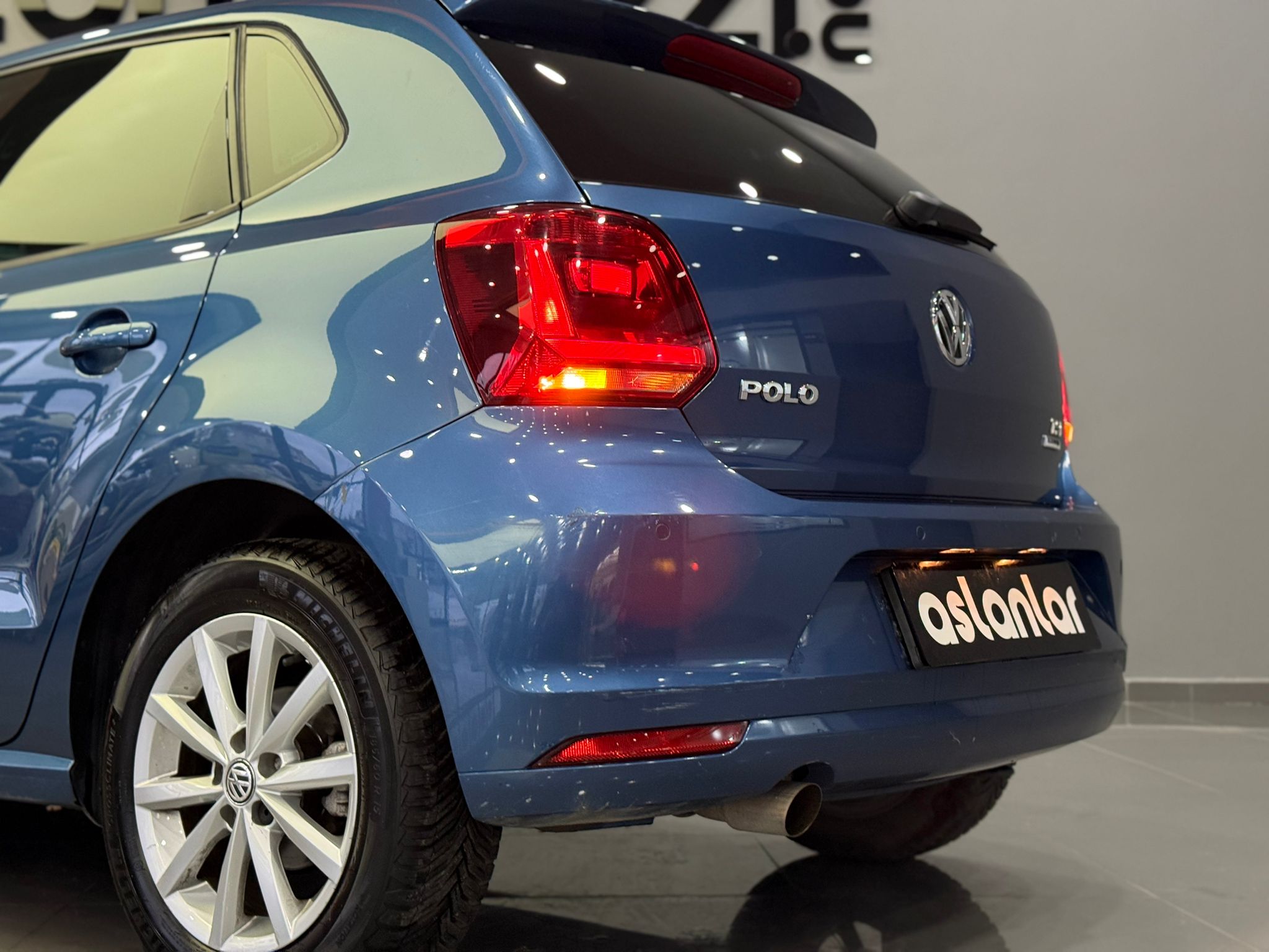 VOLKSWAGEN POLO 32