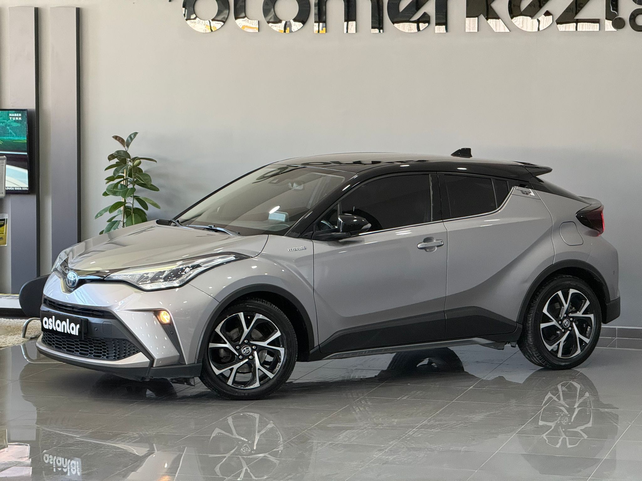 TOYOTA C-HR 2