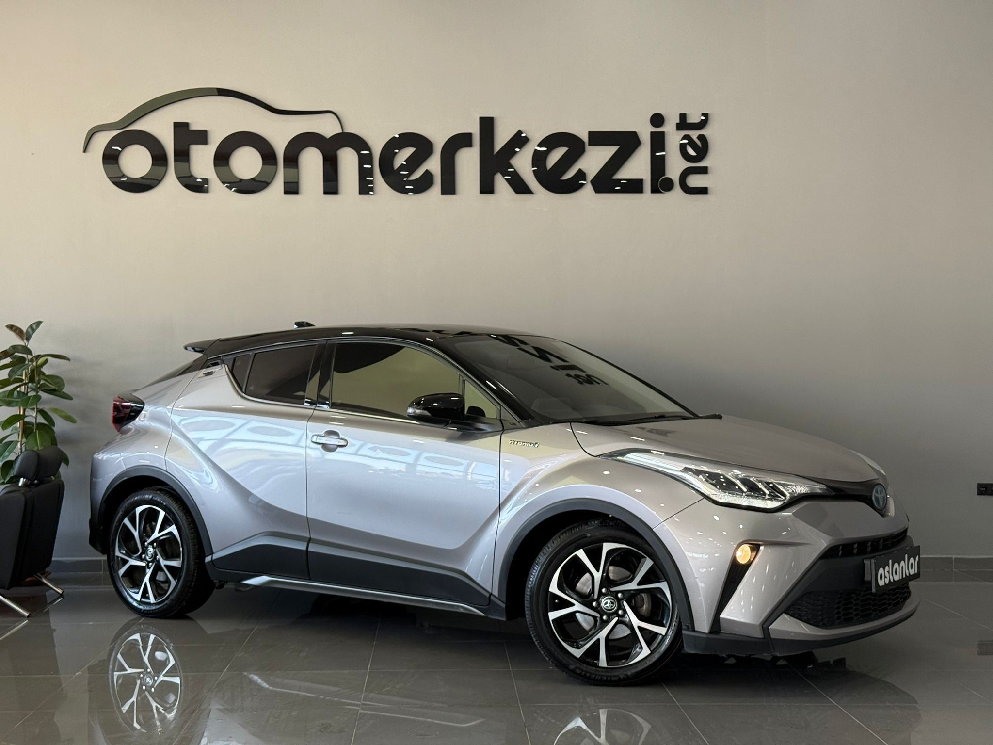 TOYOTA C-HR 3
