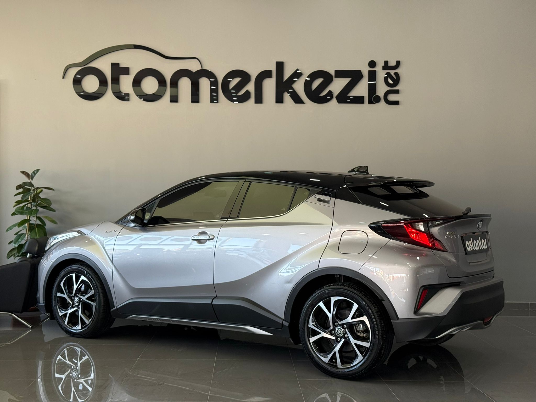 TOYOTA C-HR 14