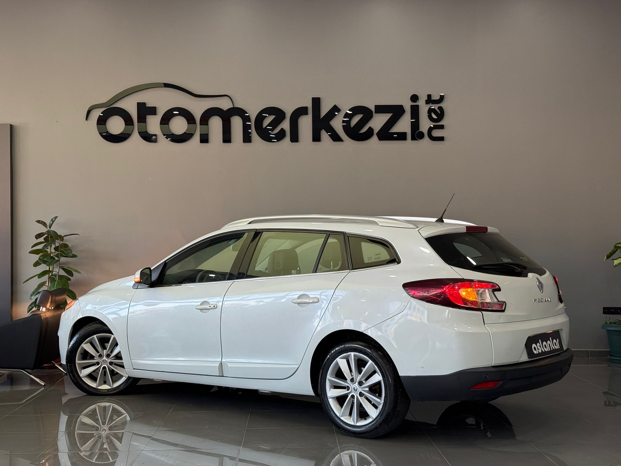 RENAULT MEGANE 5