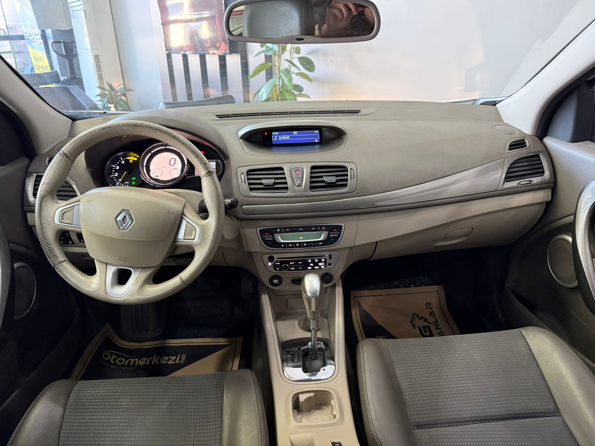 RENAULT MEGANE 28