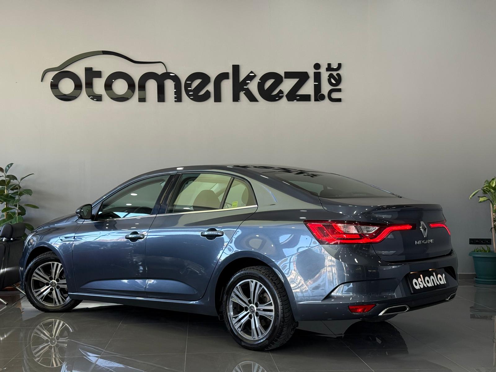 RENAULT MEGANE 5
