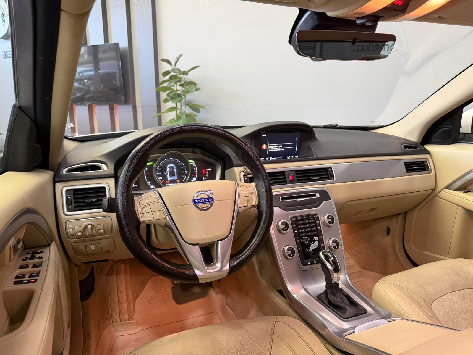VOLVO S80 25