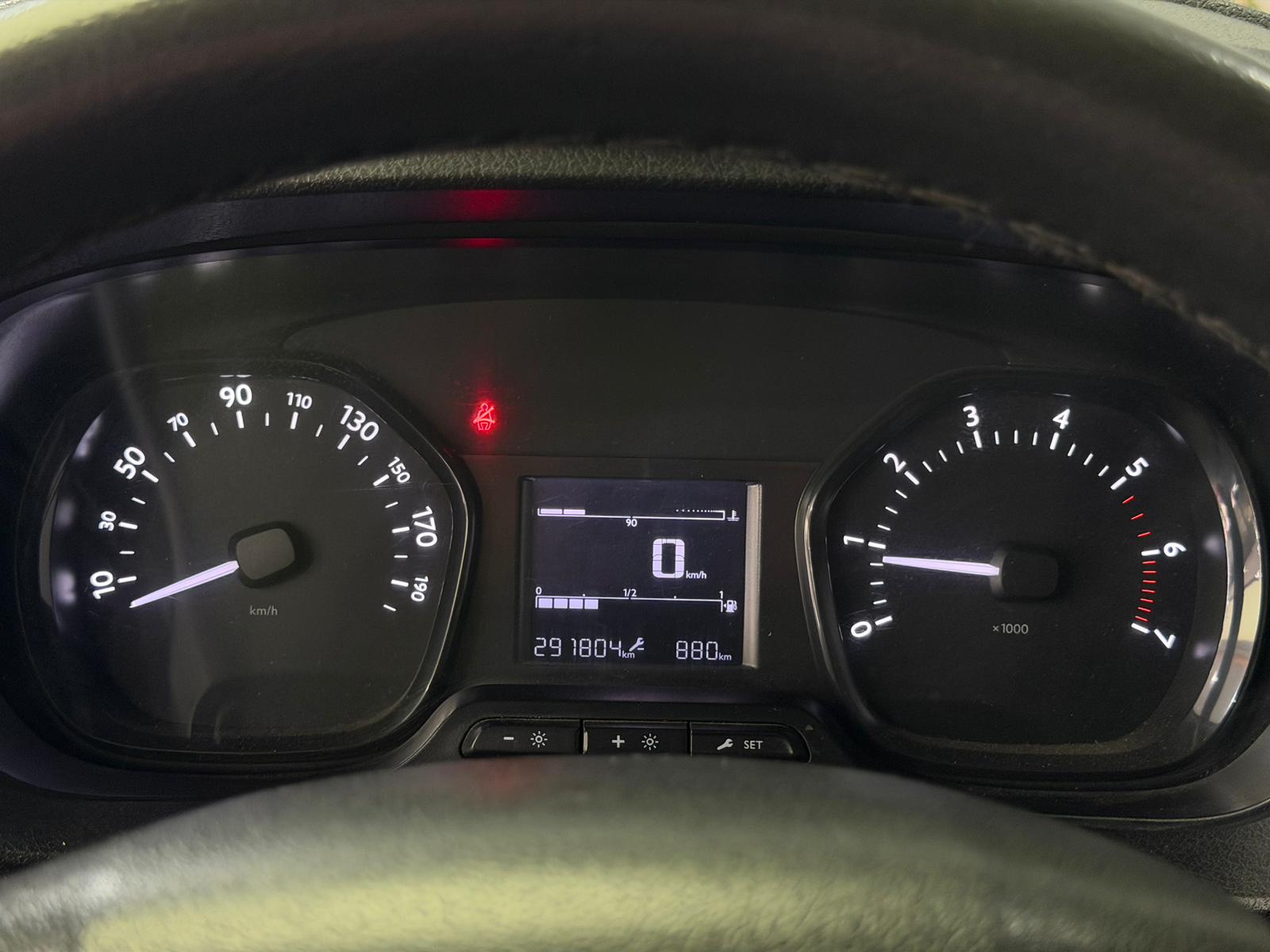 PEUGEOT EXPERT 8