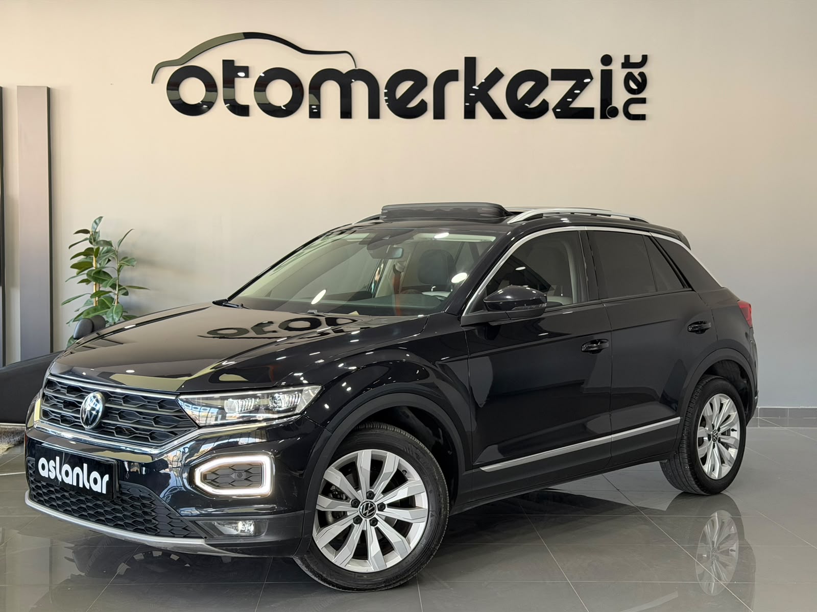 VOLKSWAGEN T-ROC 1